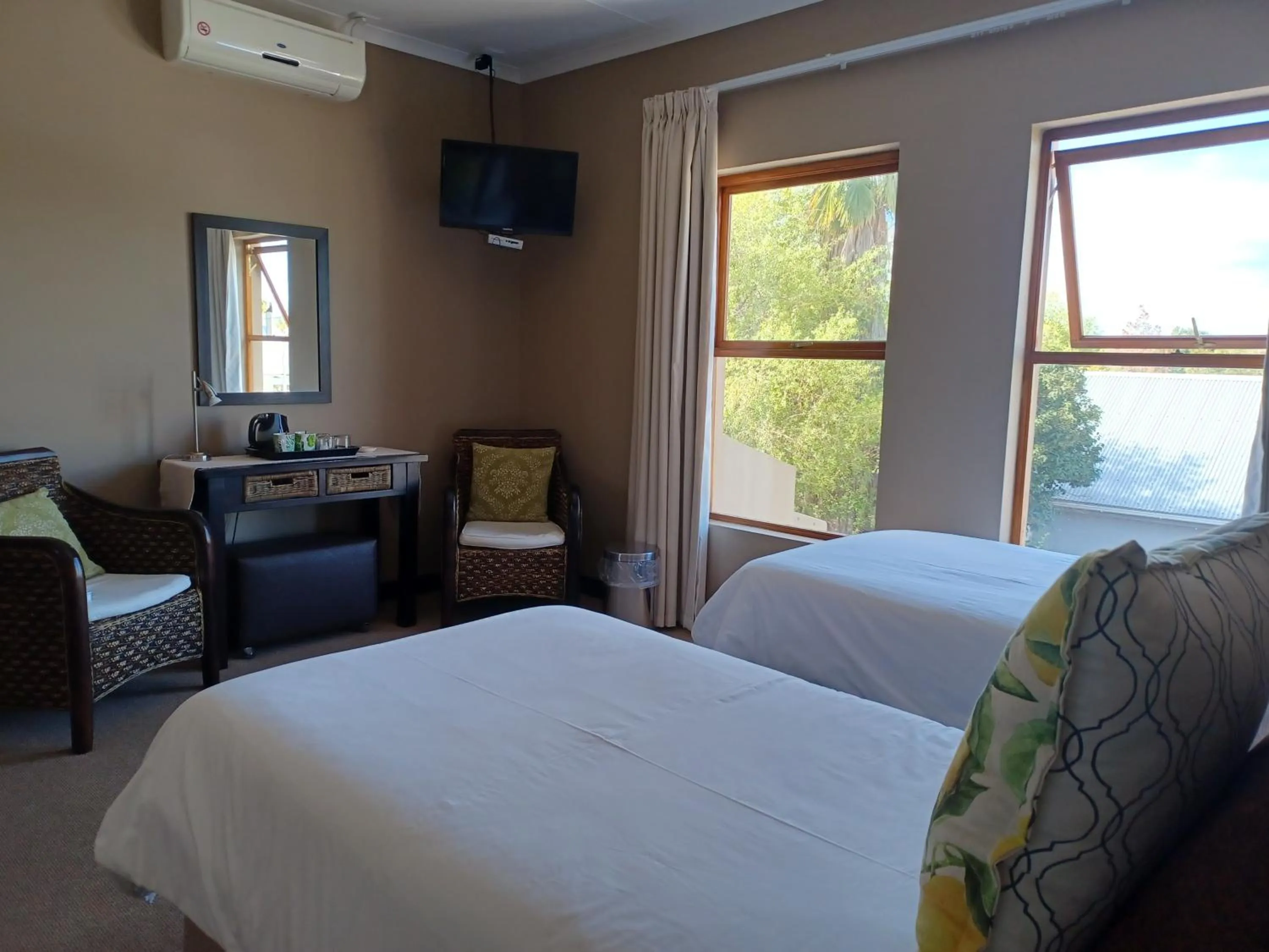 Bed in Karoo Sun Guest House