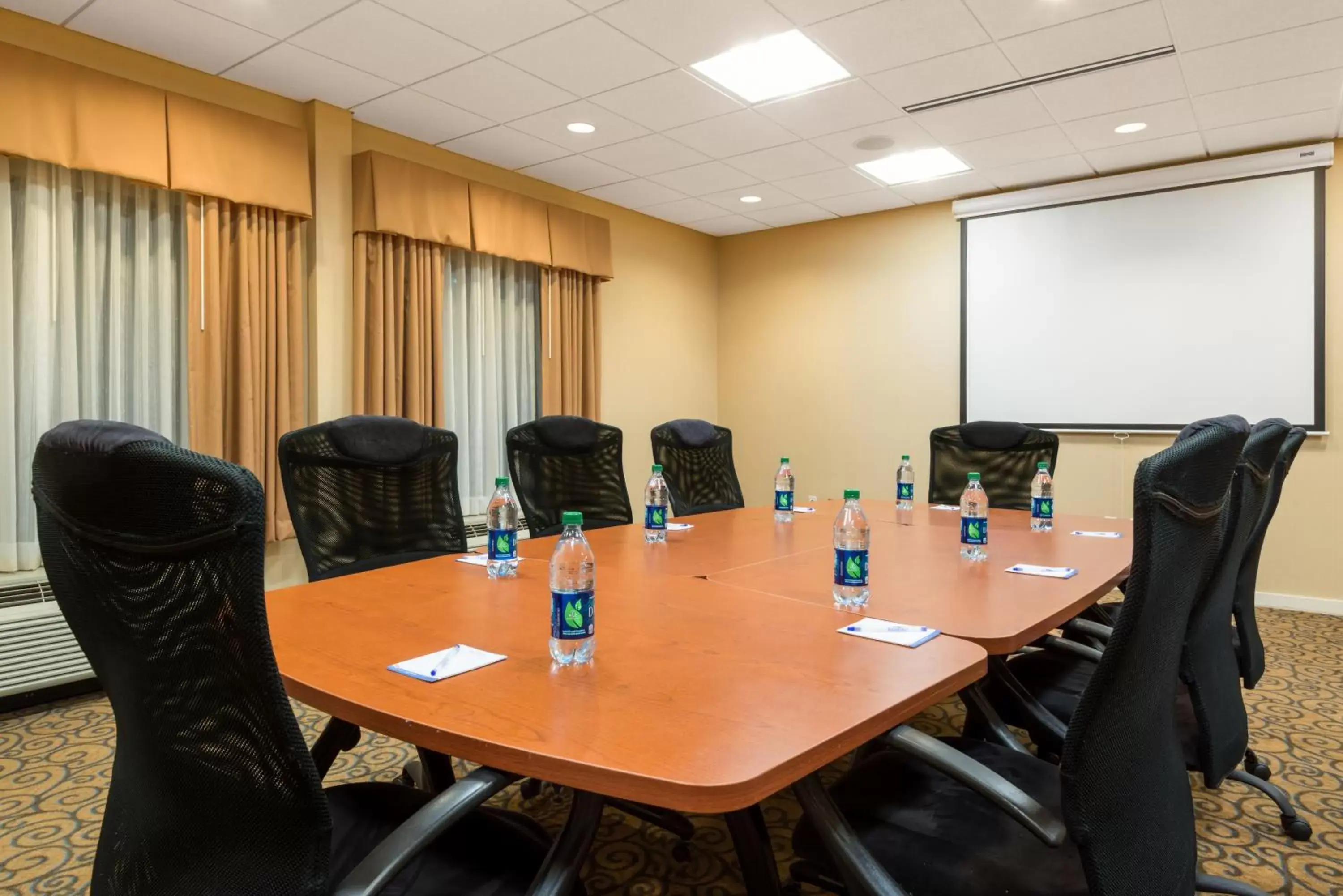 Meeting/conference room in Baymont by Wyndham Denver International Airport