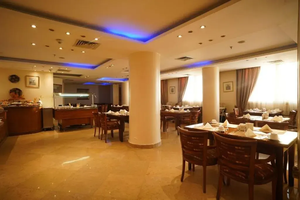 Restaurant/Places to Eat in Swiss Inn Nile Hotel