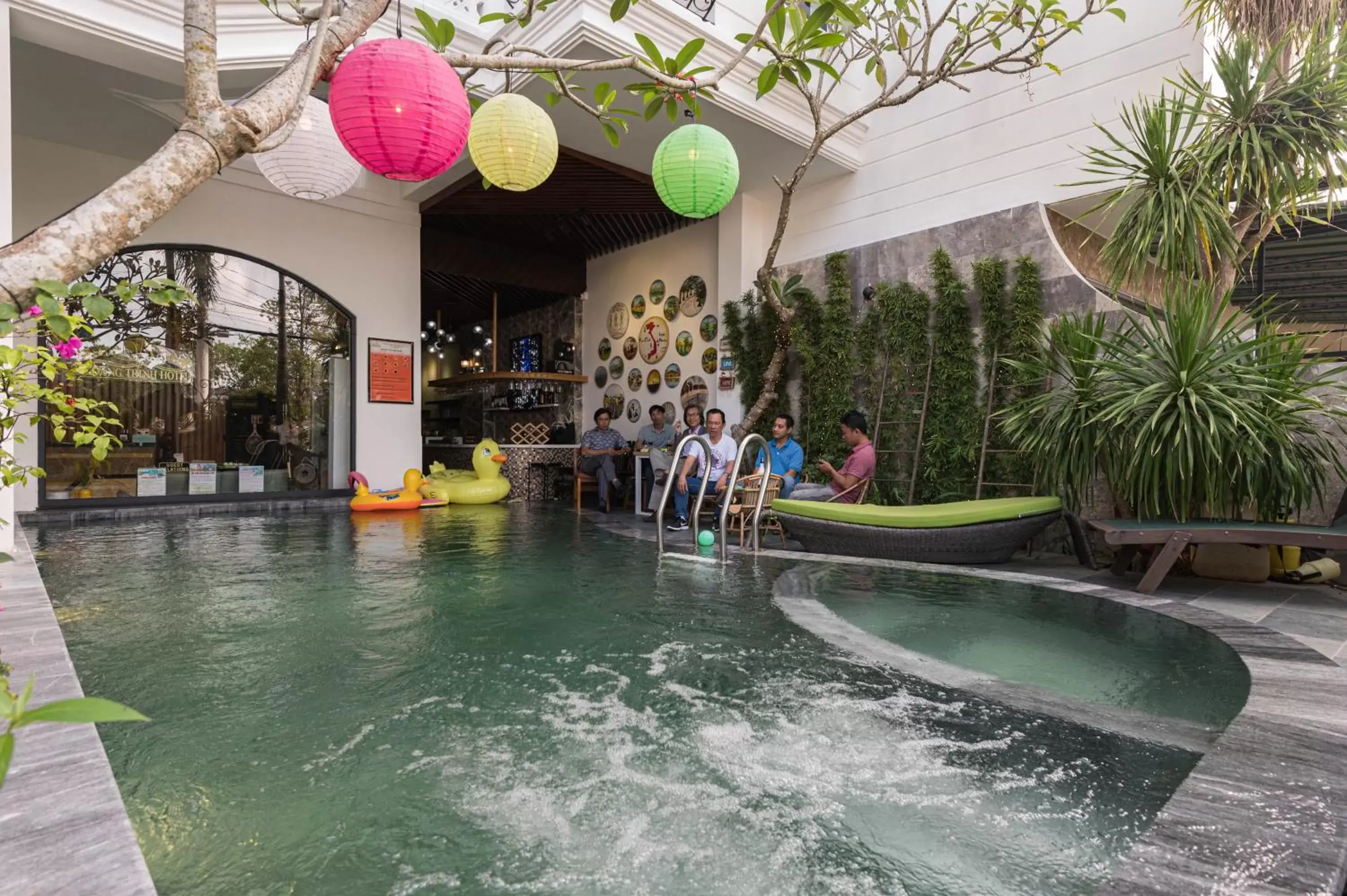 Swimming pool in Hoang Trinh Hotel Swimming pool in Hoang Trinh Hotel