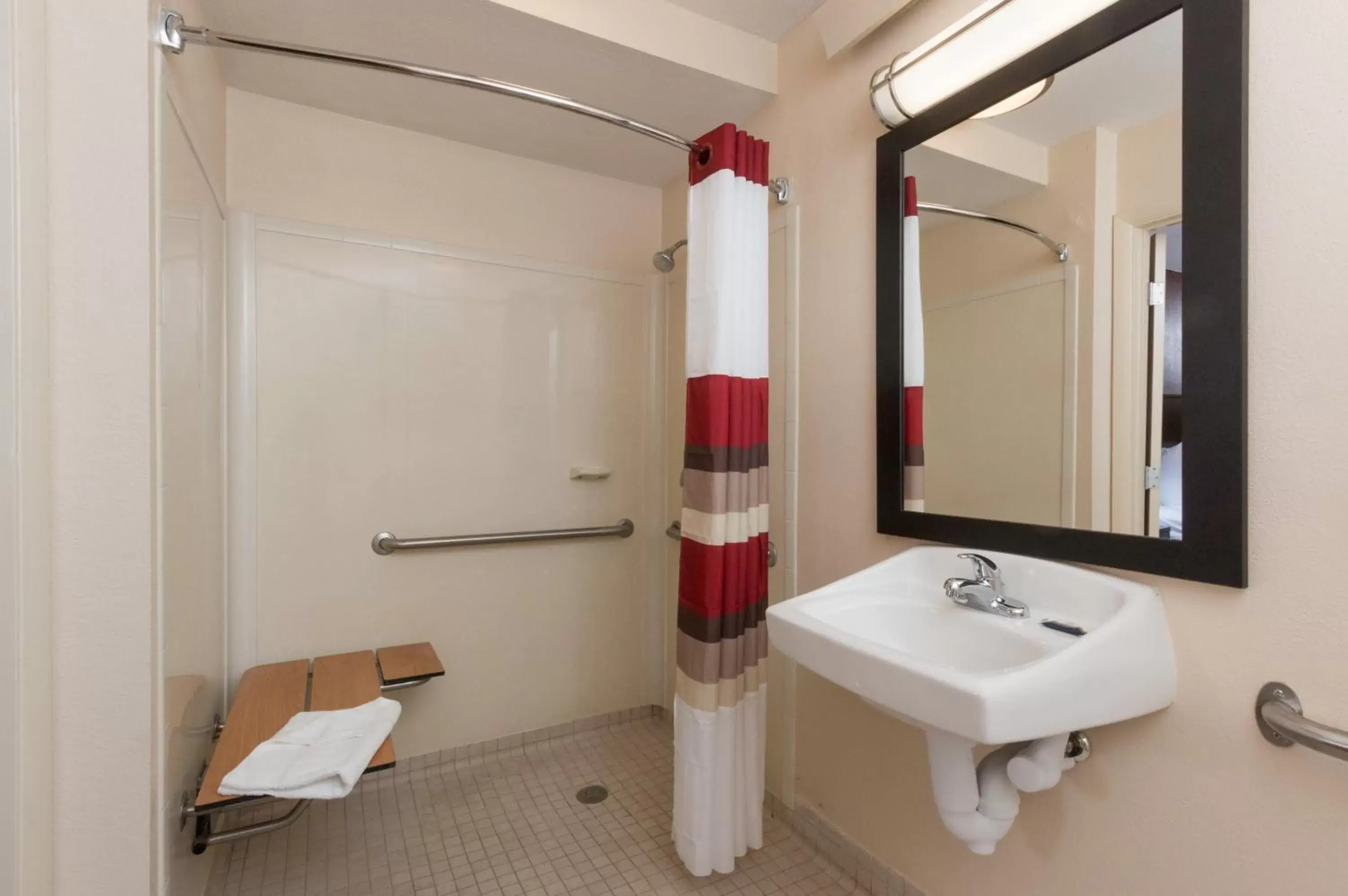 Bathroom in Red Roof Inn Washington, PA