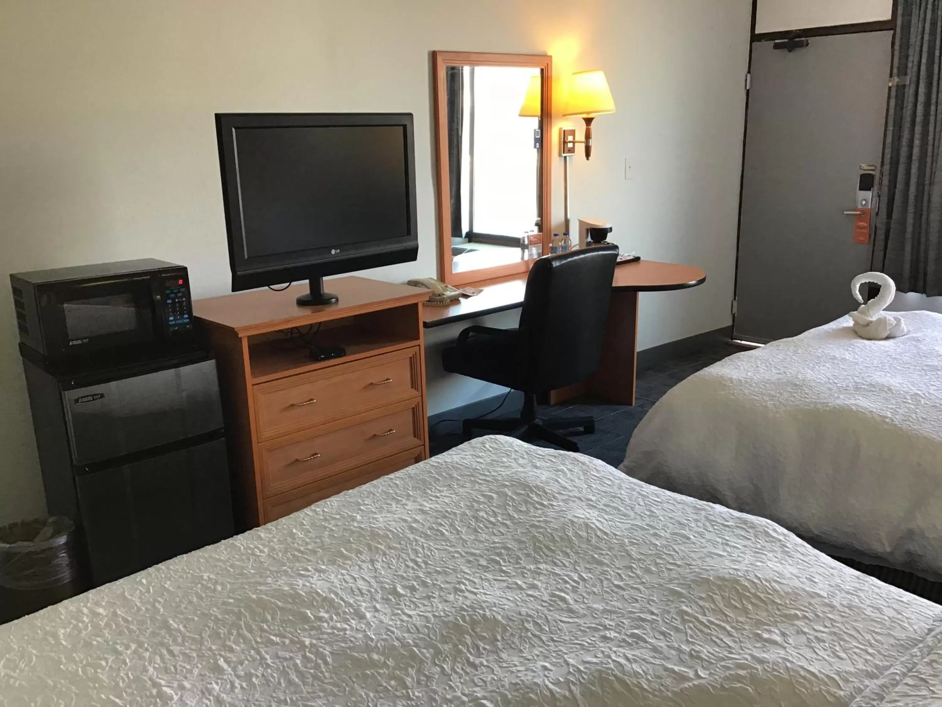 Bedroom in Howard Johnson by Wyndham Gillette