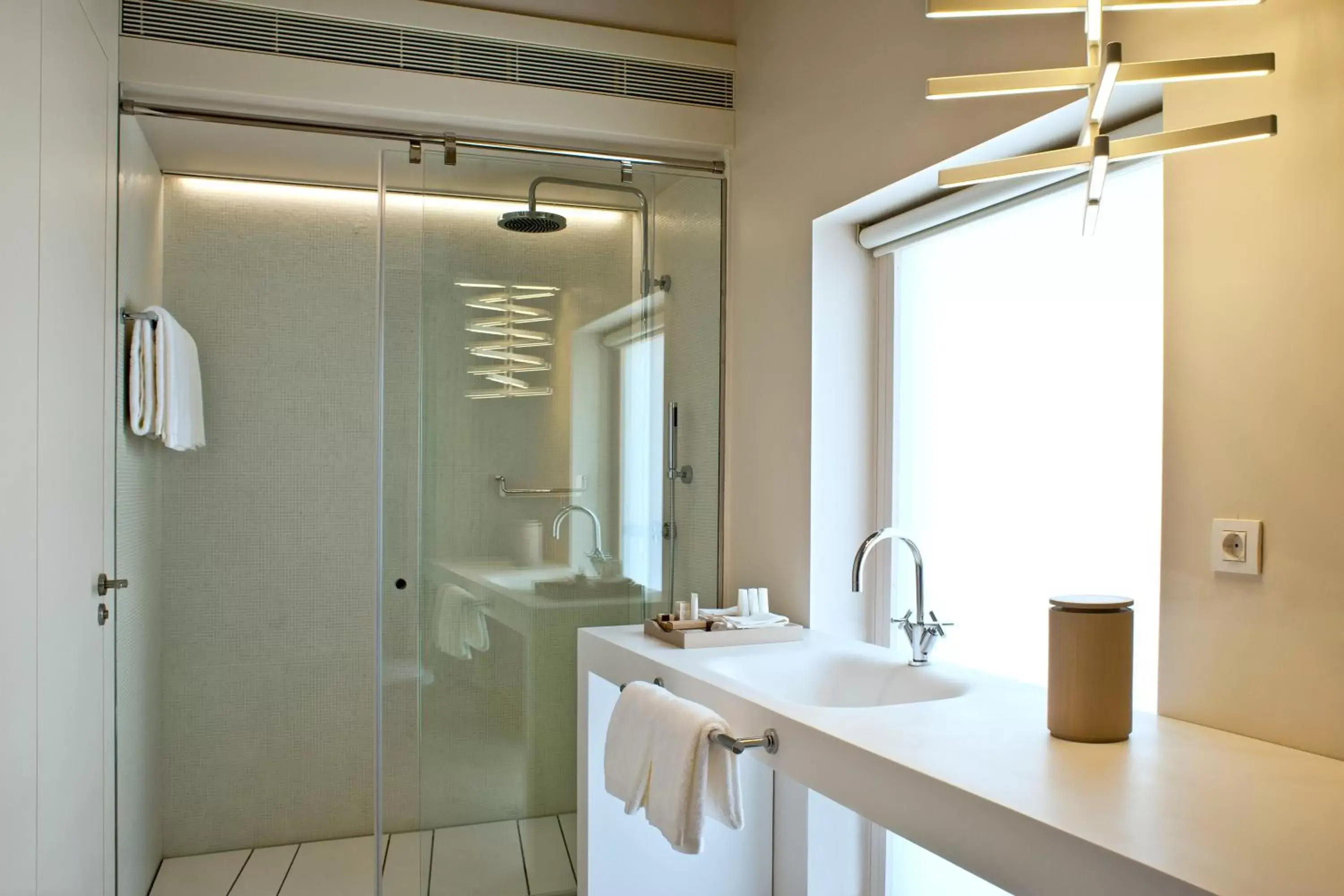 Bathroom, Kitchen/Kitchenette in Mercer Hotel Barcelona