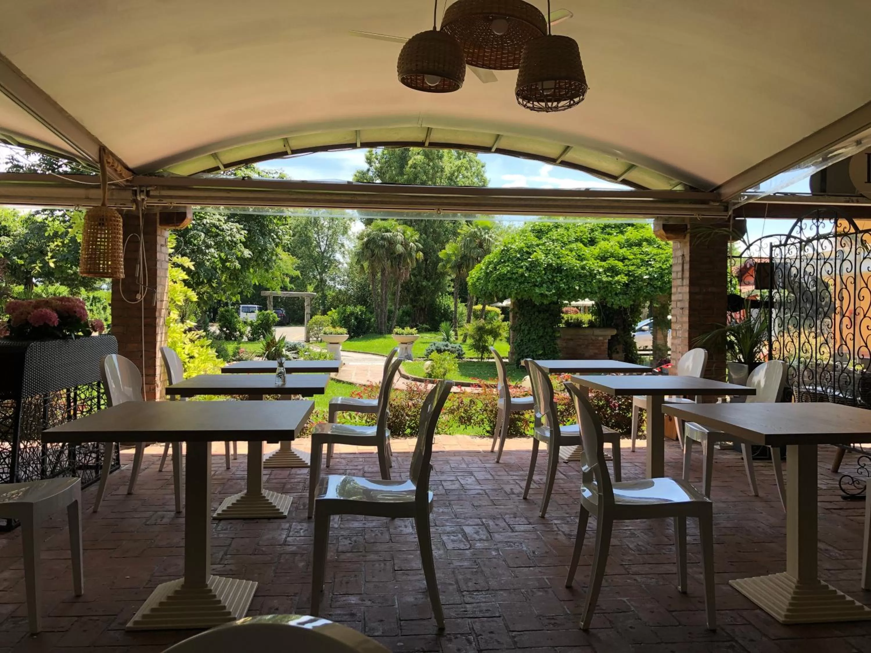 Restaurant/places to eat in La Bergamina Hotel & Restaurant