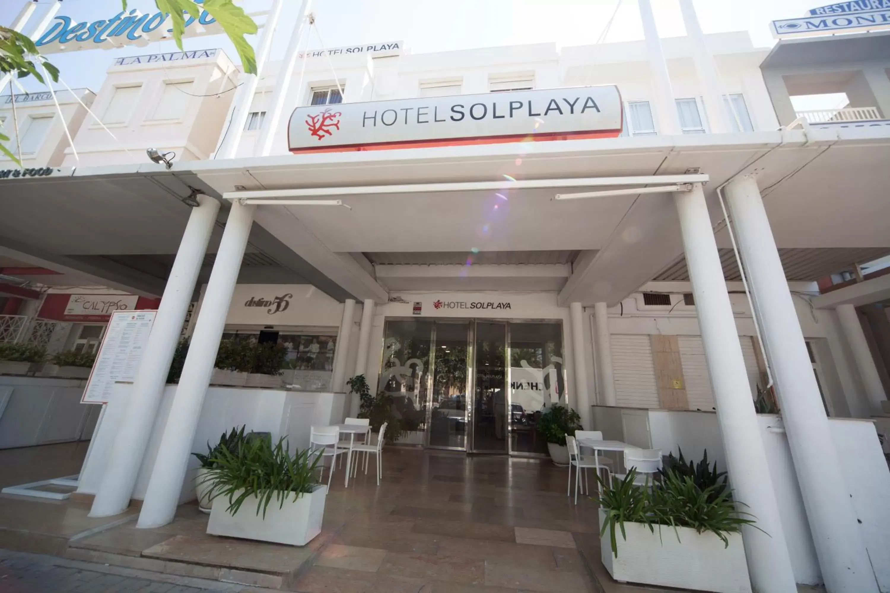 Facade/entrance in Sol Playa Suites