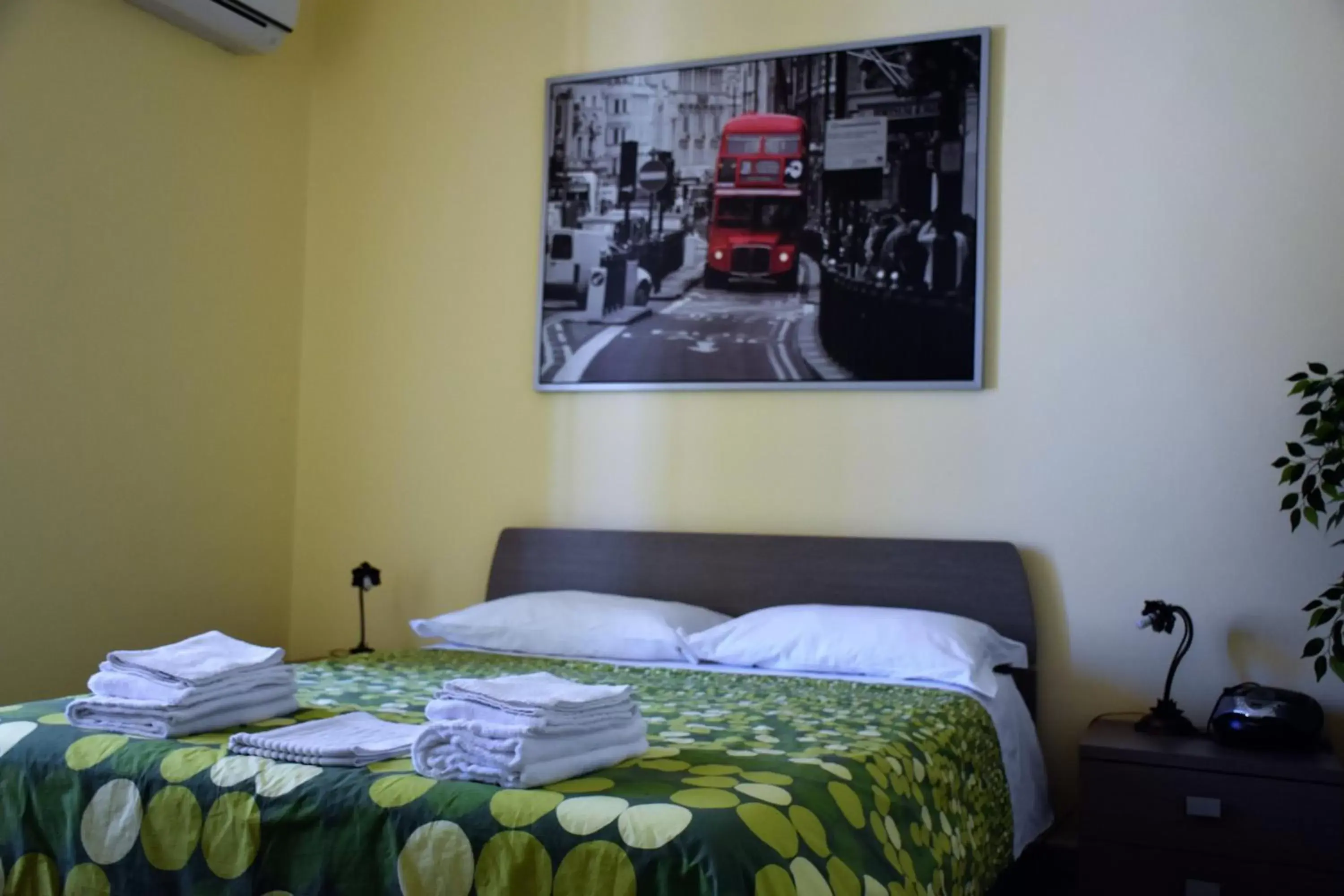 Photo of the whole room, Bed in B&B al Teatro Massimo