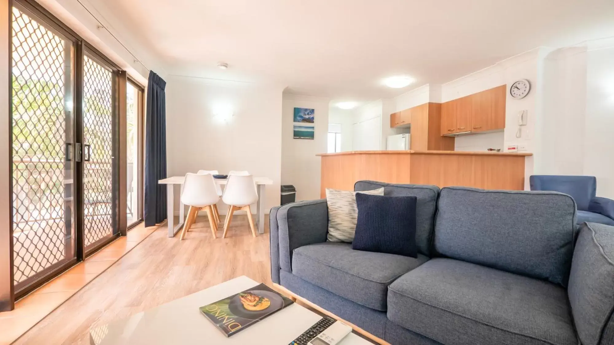 Living room, Seating Area in Burleigh on the Beach