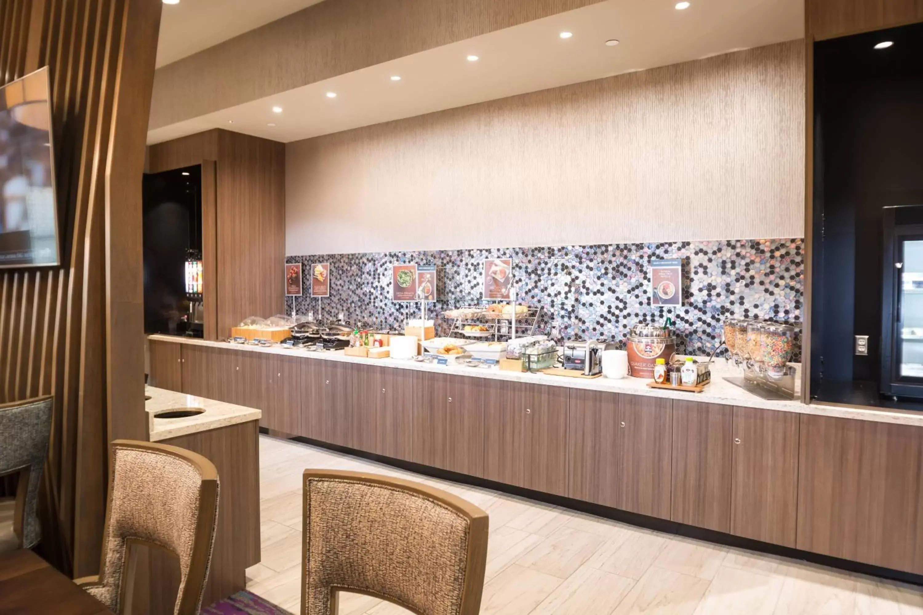 Breakfast, Restaurant/Places to Eat in SpringHill Suites by Marriott Fayetteville Fort Bragg