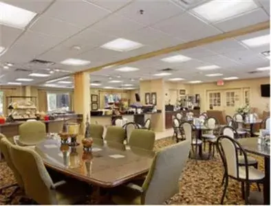 Restaurant/Places to Eat in Ramada Hotel Ashland-Catlettsburg