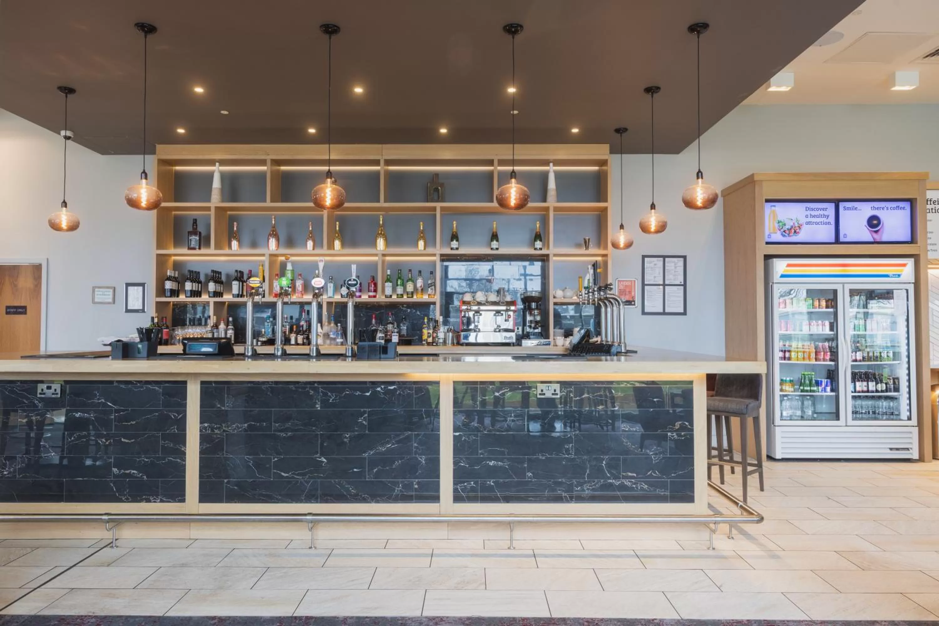 Lounge or bar in Hilton Garden Inn Birmingham Airport Uk