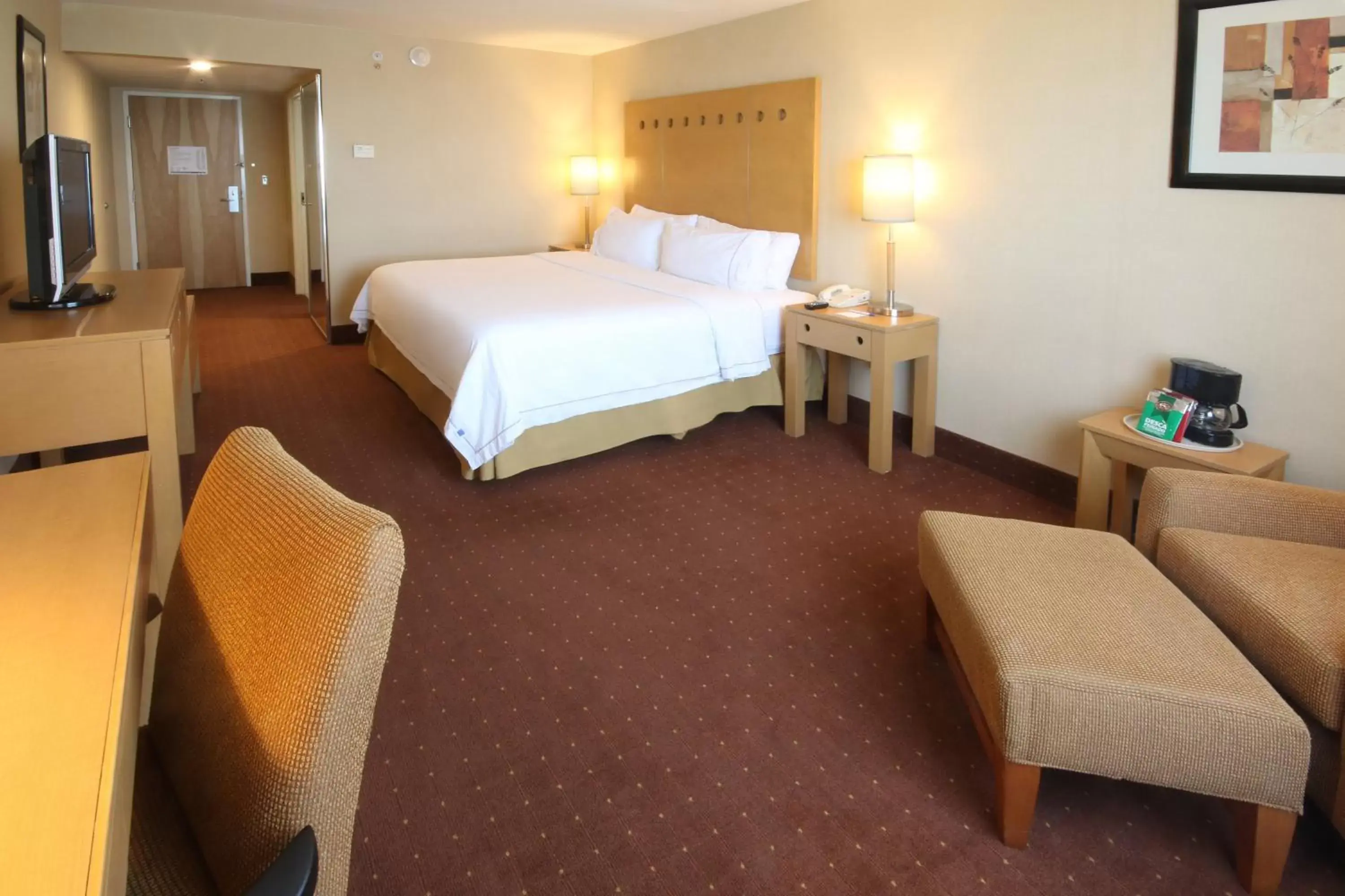 Photo of the whole room, Bed in Holiday Inn Express Hotel & Suites CD. Juarez - Las Misiones, an IHG Hotel
