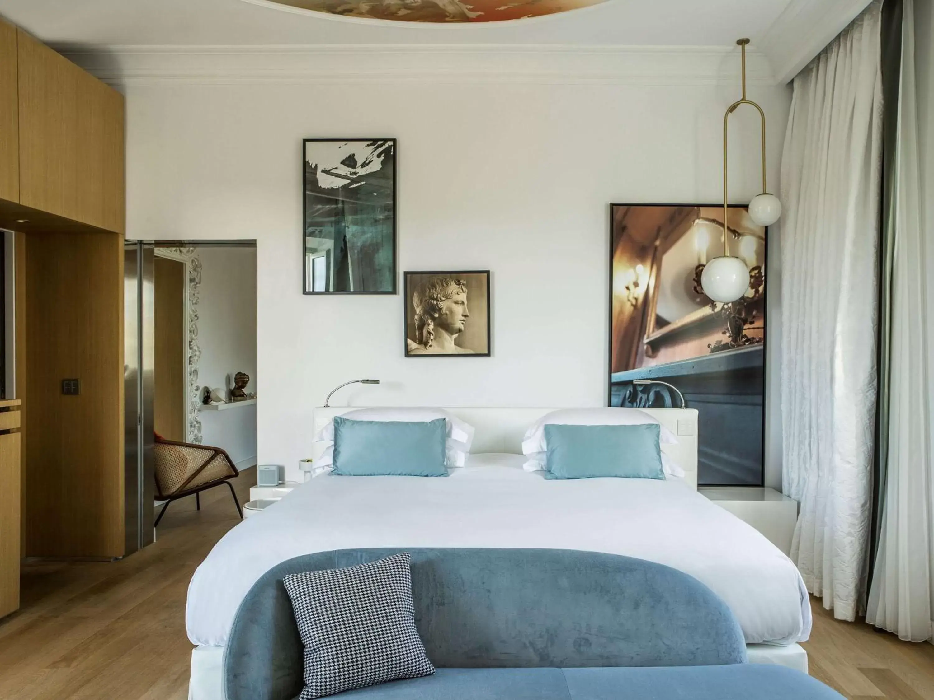 Photo of the whole room, Bed in Sofitel Roma Villa Borghese