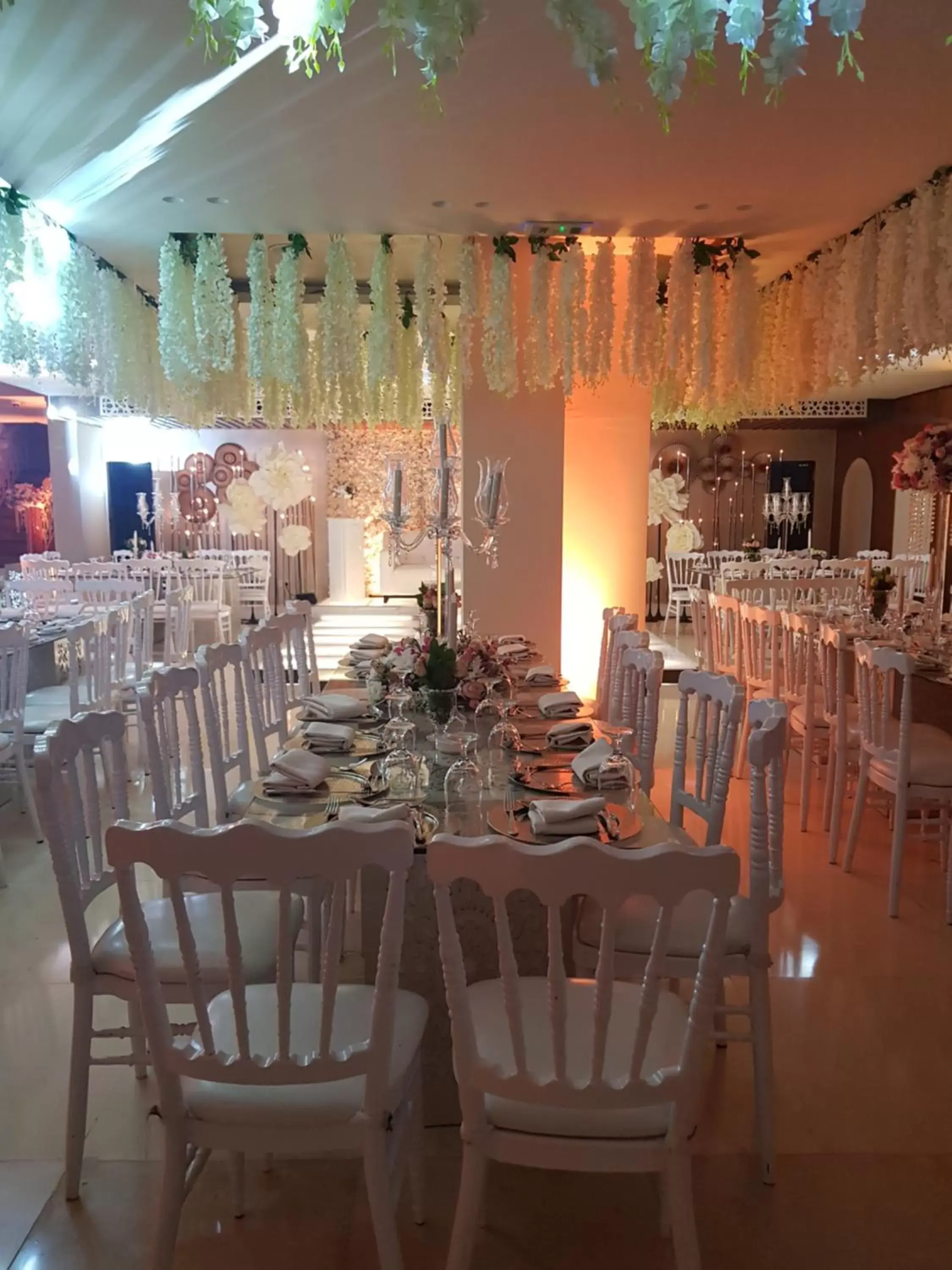 Banquet/Function facilities, Restaurant/Places to Eat in Seven Roses Hotel