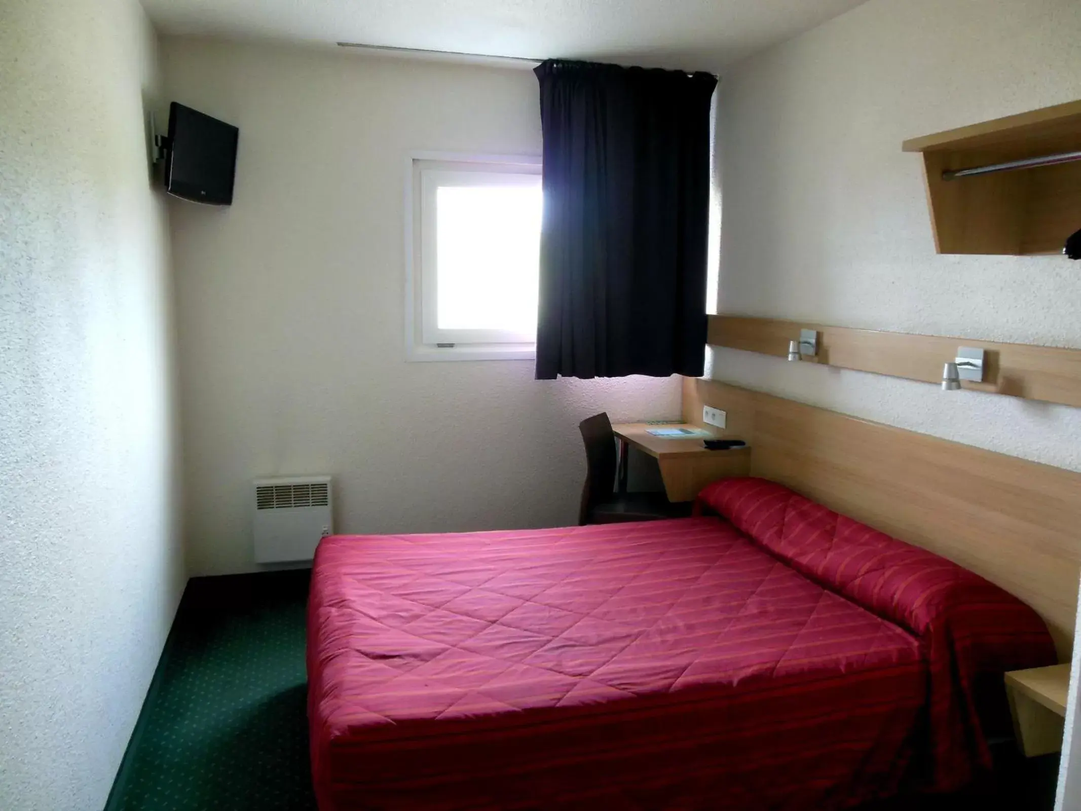 Double Room in Mister Bed Chambray Les Tours Double Room in Mister Bed Chambray Les Tours