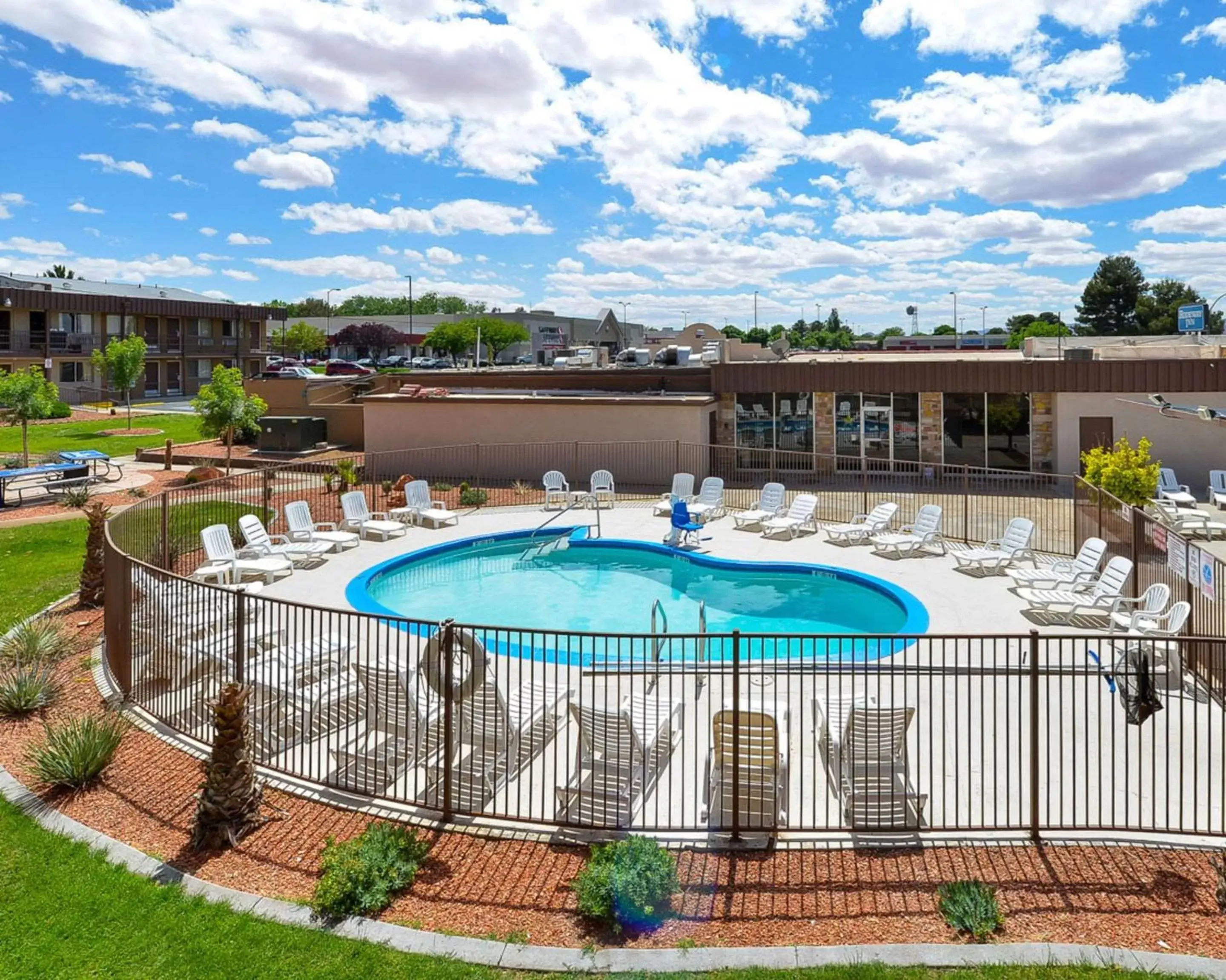 Property building, Pool View in Rodeway Inn at Lake Powell