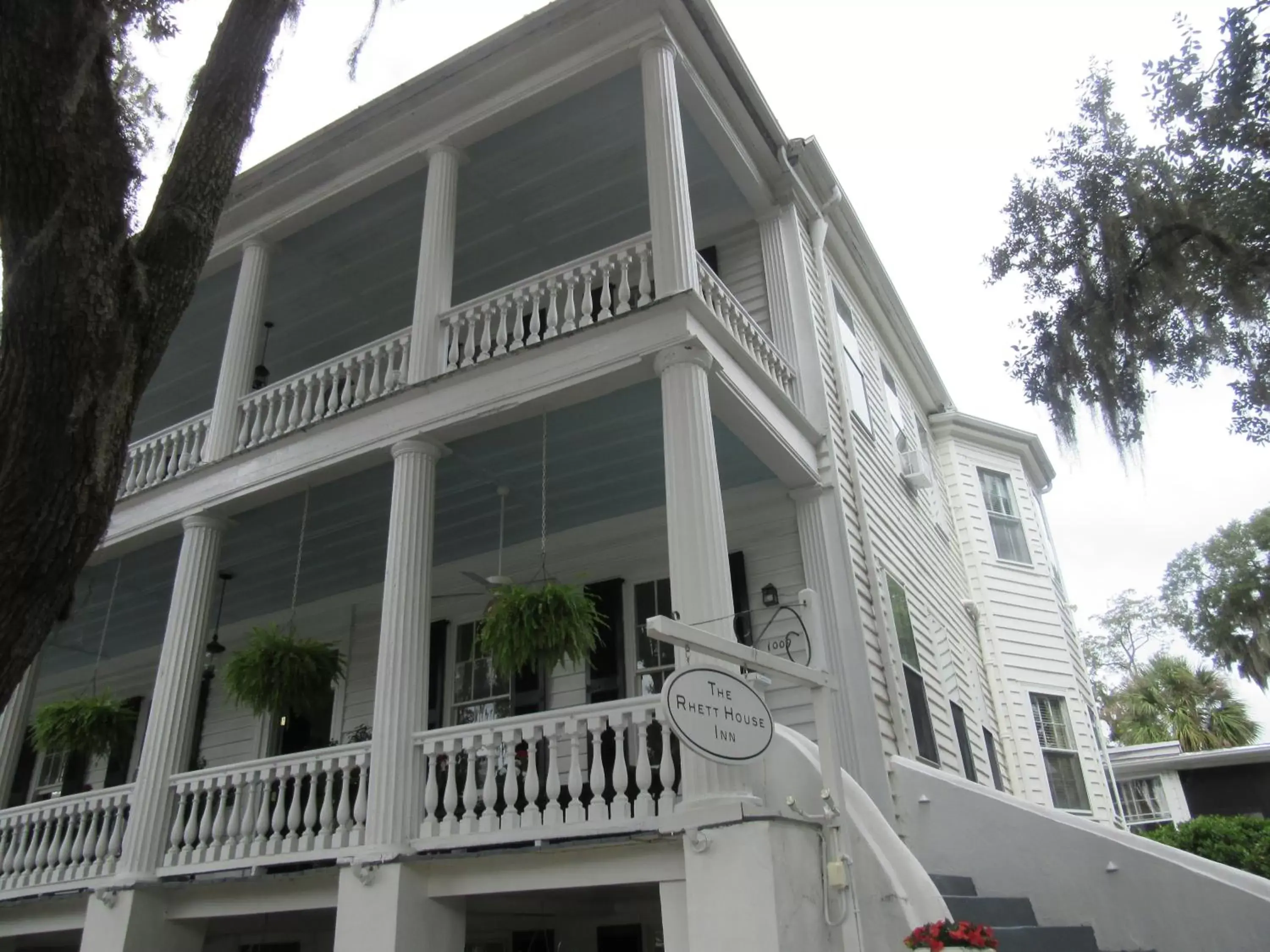 Property building in Rhett House Property building in Rhett House