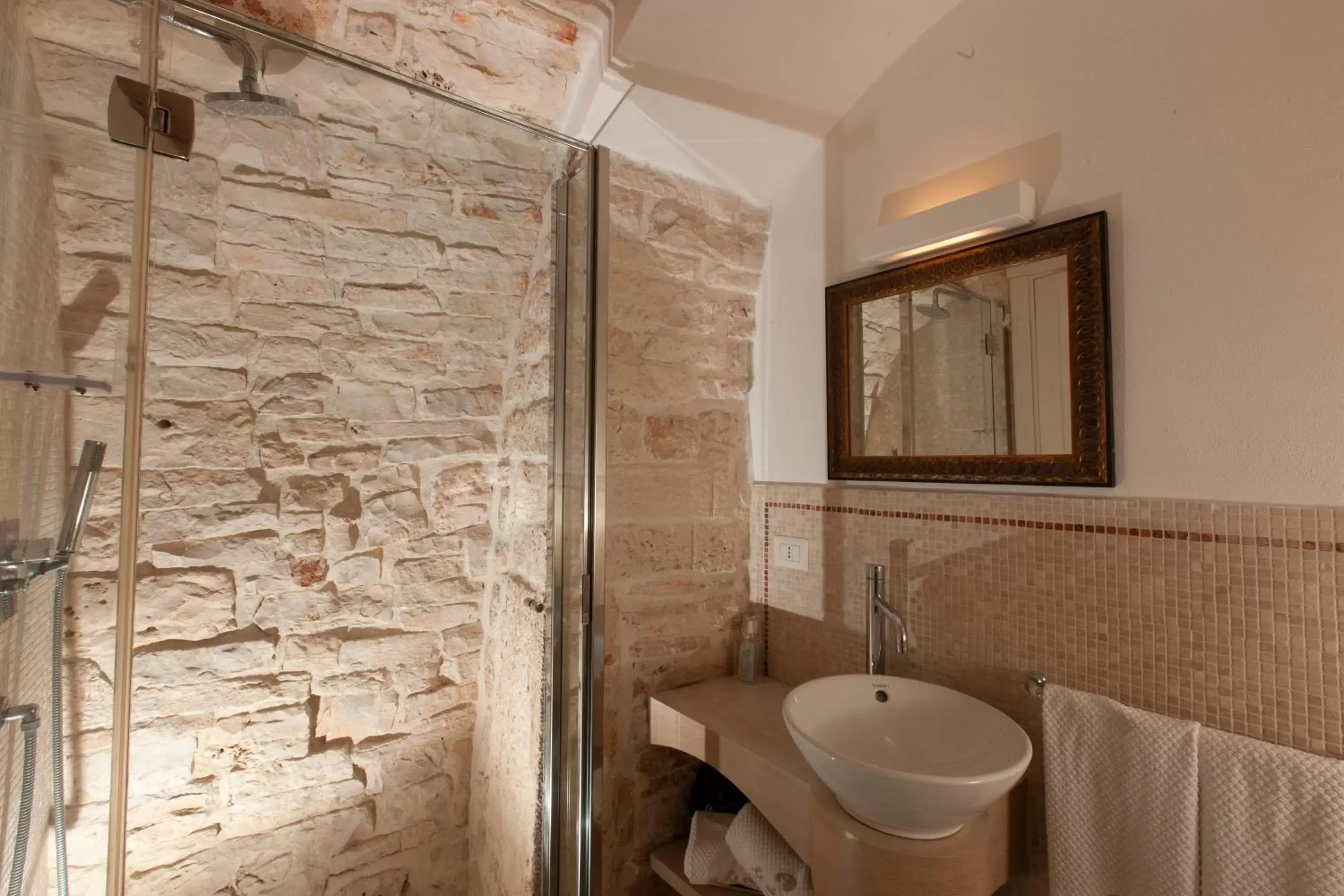 Shower, Bathroom in Le Alcove-Luxury Hotel nei Trulli