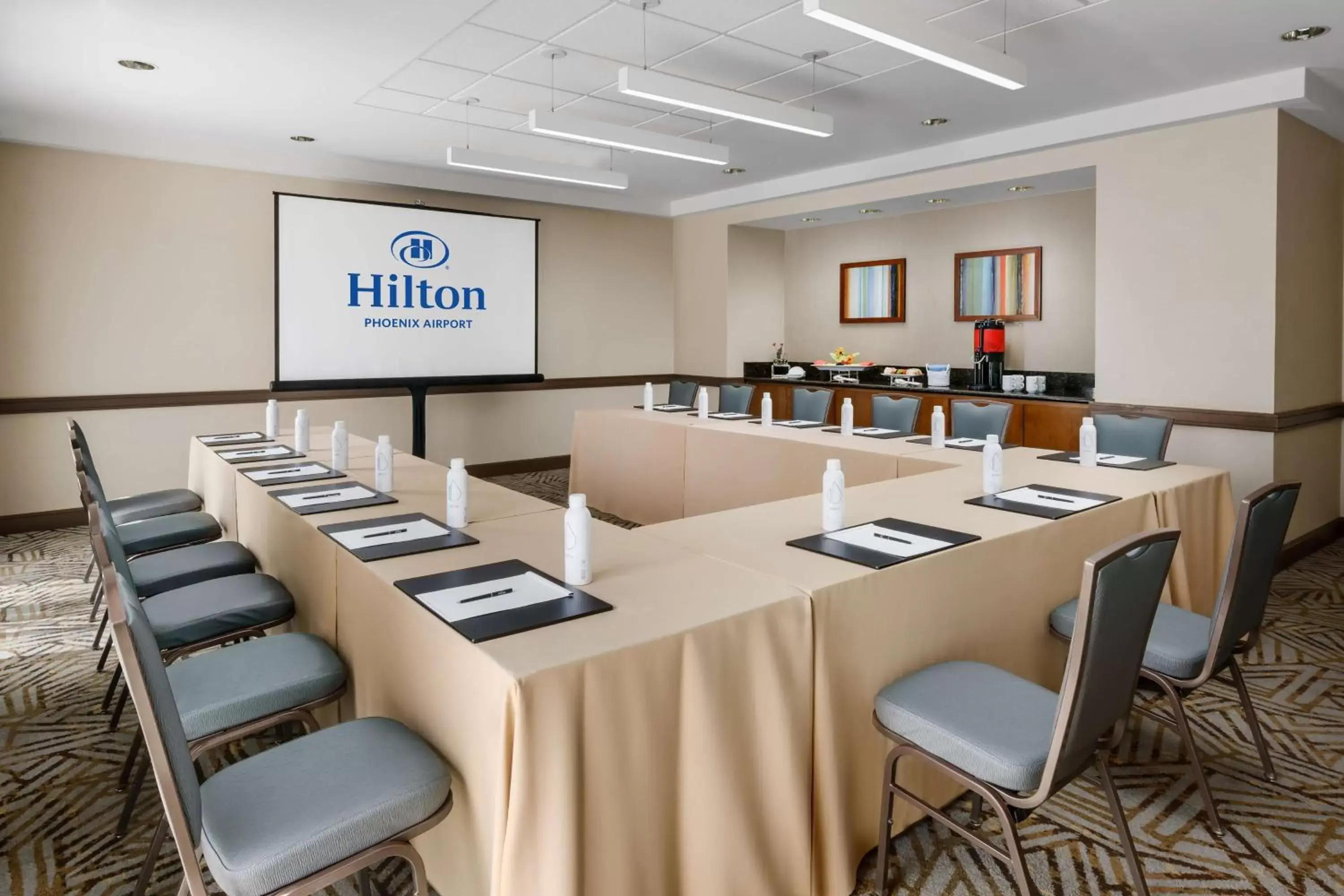 Meeting/conference room in Hilton Phoenix Airport
