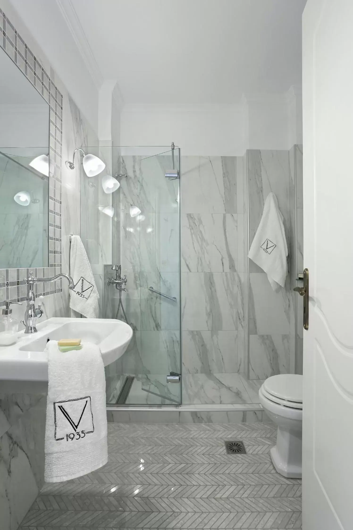 Bathroom in V1935 Luxurious Apartments