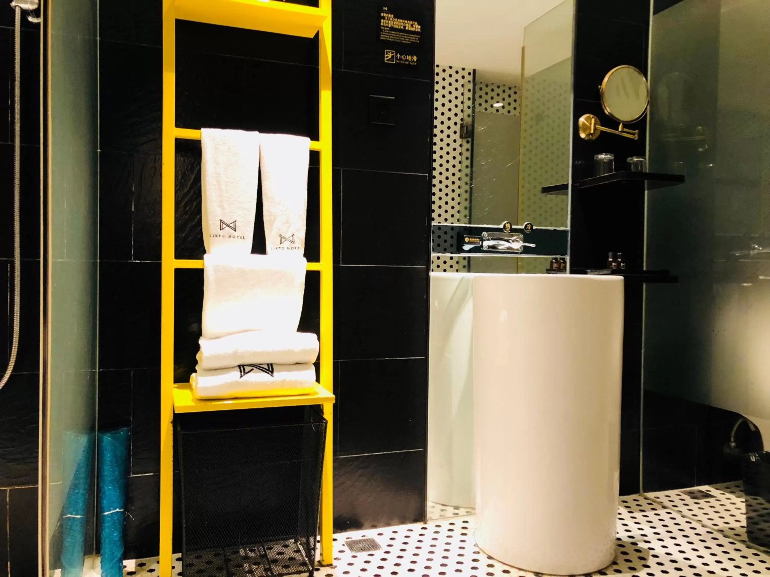 Bathroom in Likto Hotel-Free Shuttle Bus to Canton Fair