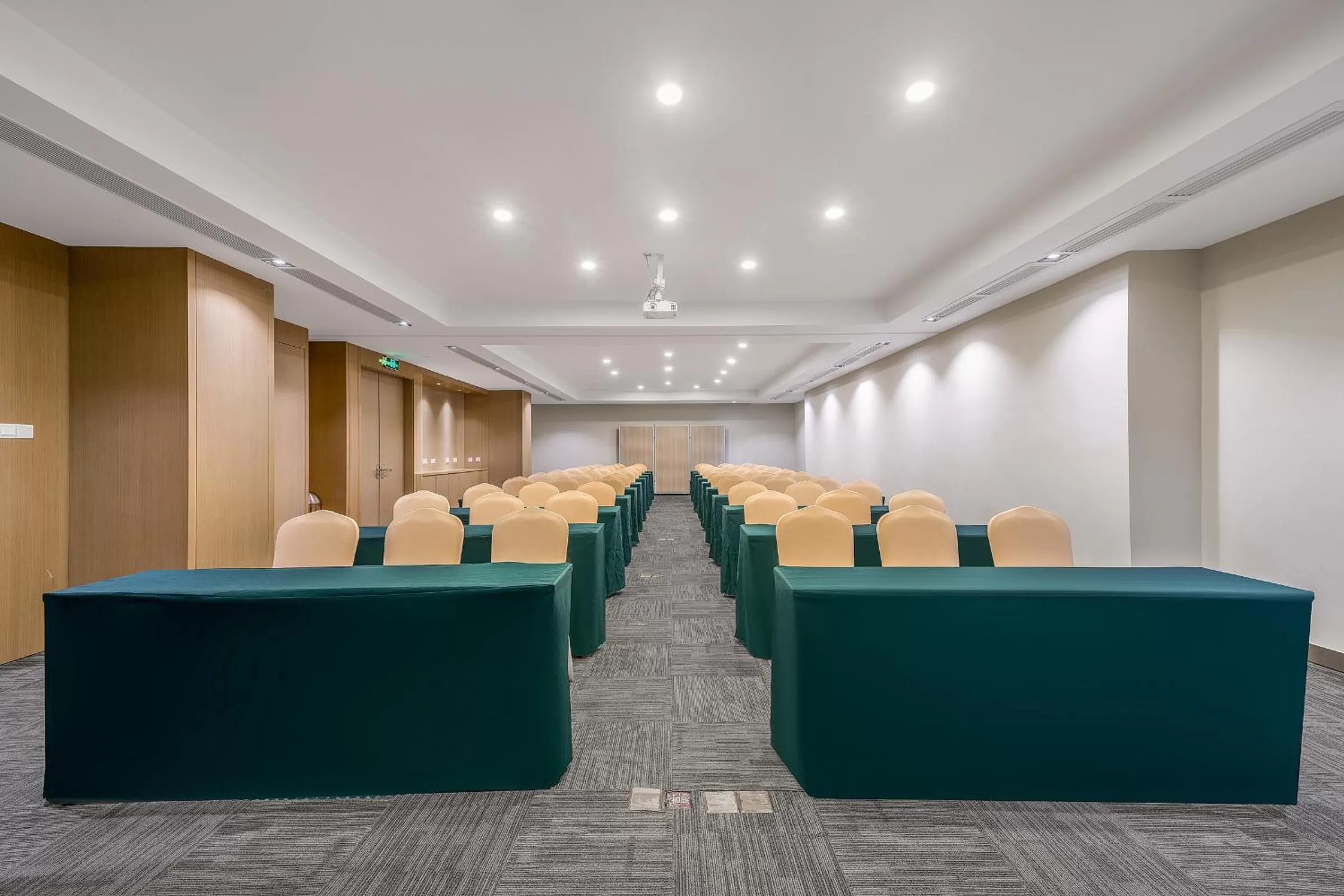 Meeting/conference room in Guangzhou Baiyun Airport Rejoice by Argyle Hotel Rehe Metro Exit B --Free shuttle bus is provided during the 138th Canton Fair