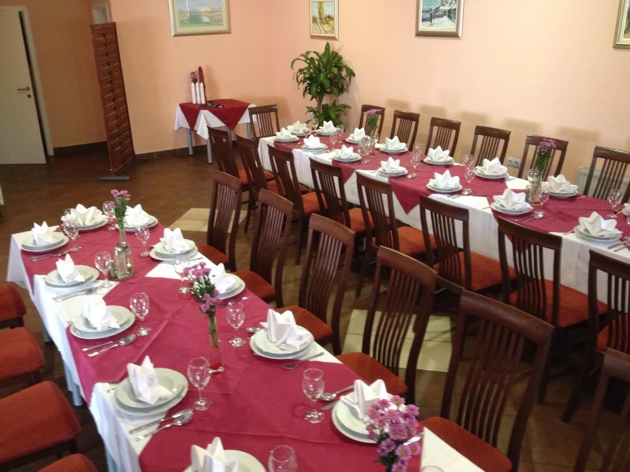 Restaurant/Places to Eat in Lugarnica