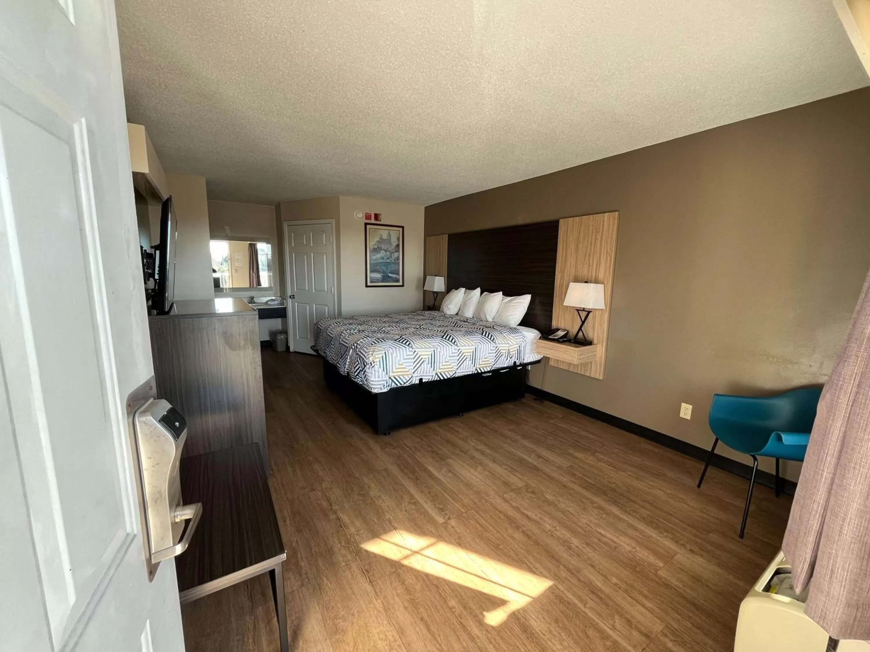 Bedroom, Bed in Motel 6 Georgetown, SC Marina