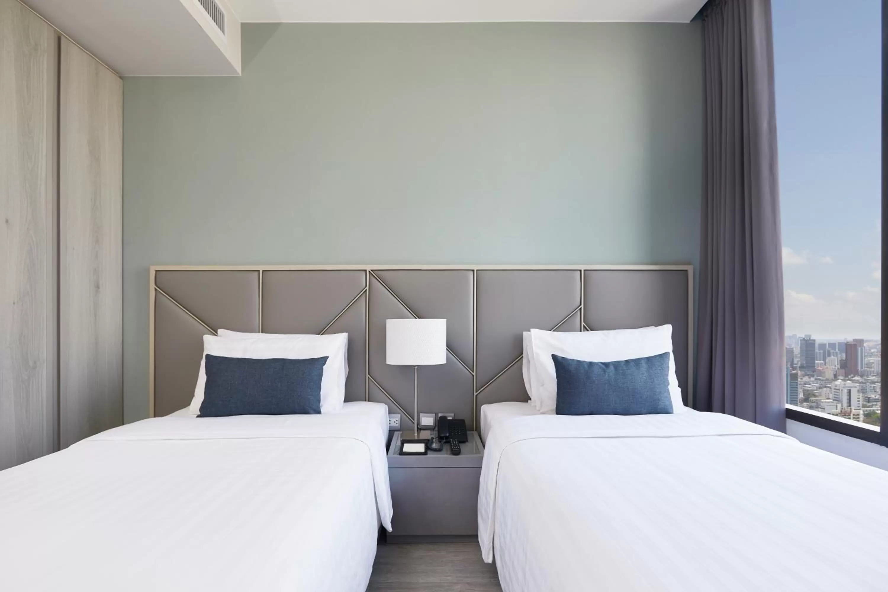 Bed in The Quarter Ari by UHG