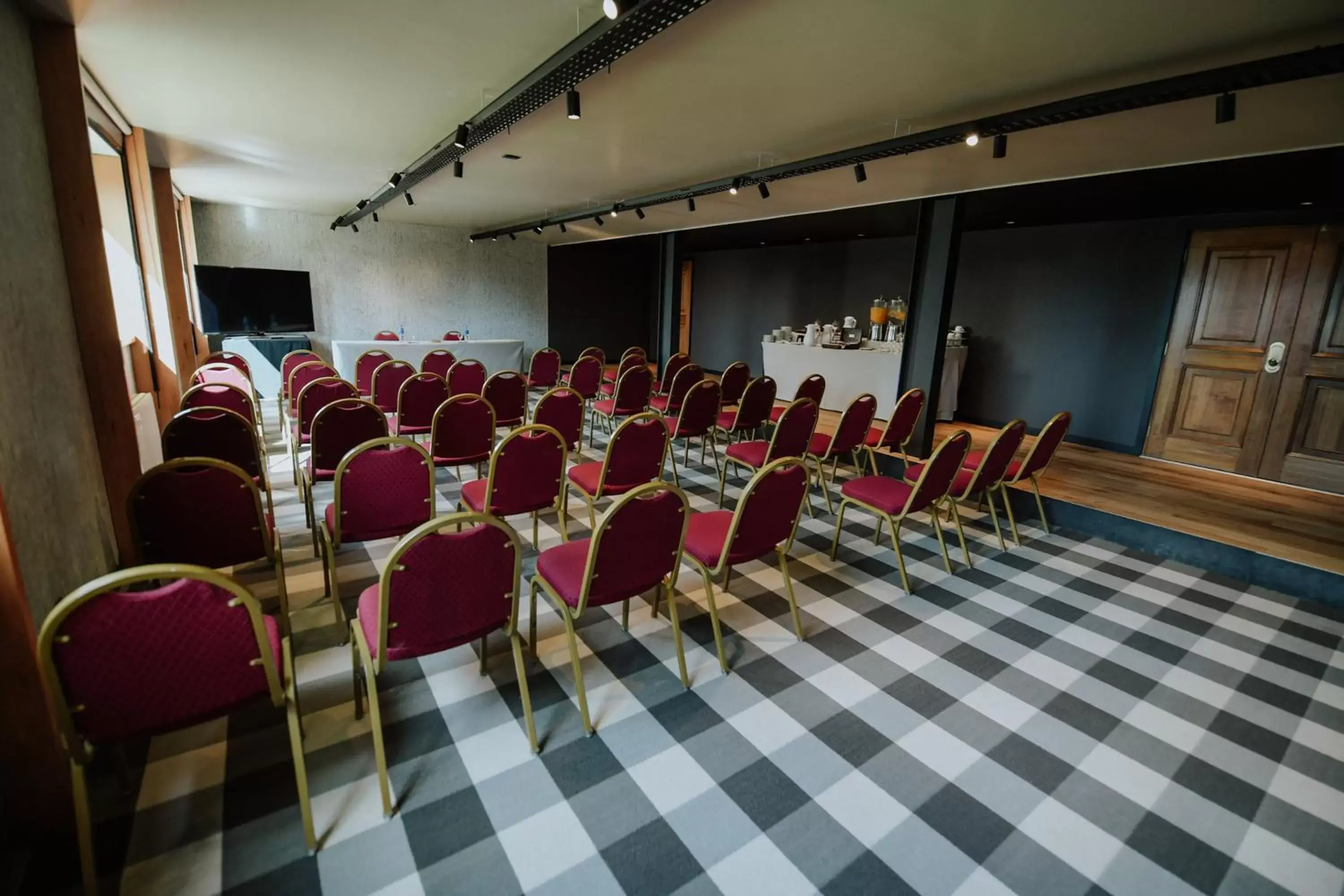 Meeting/conference room in Las Hayas Ushuaia Resort