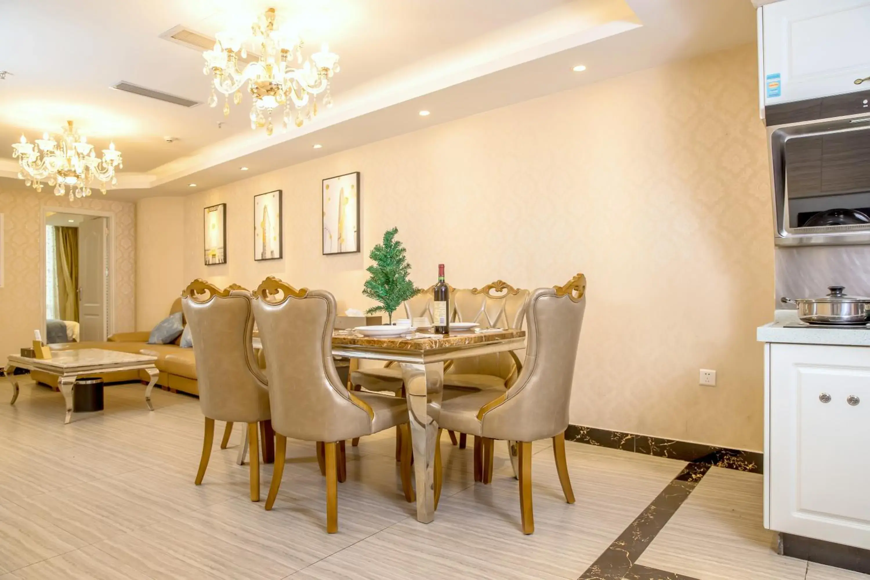 Photo of the whole room, Restaurant/Places to Eat in Guangzhou Pengman Apartment Zhengjia Huanshi Branch