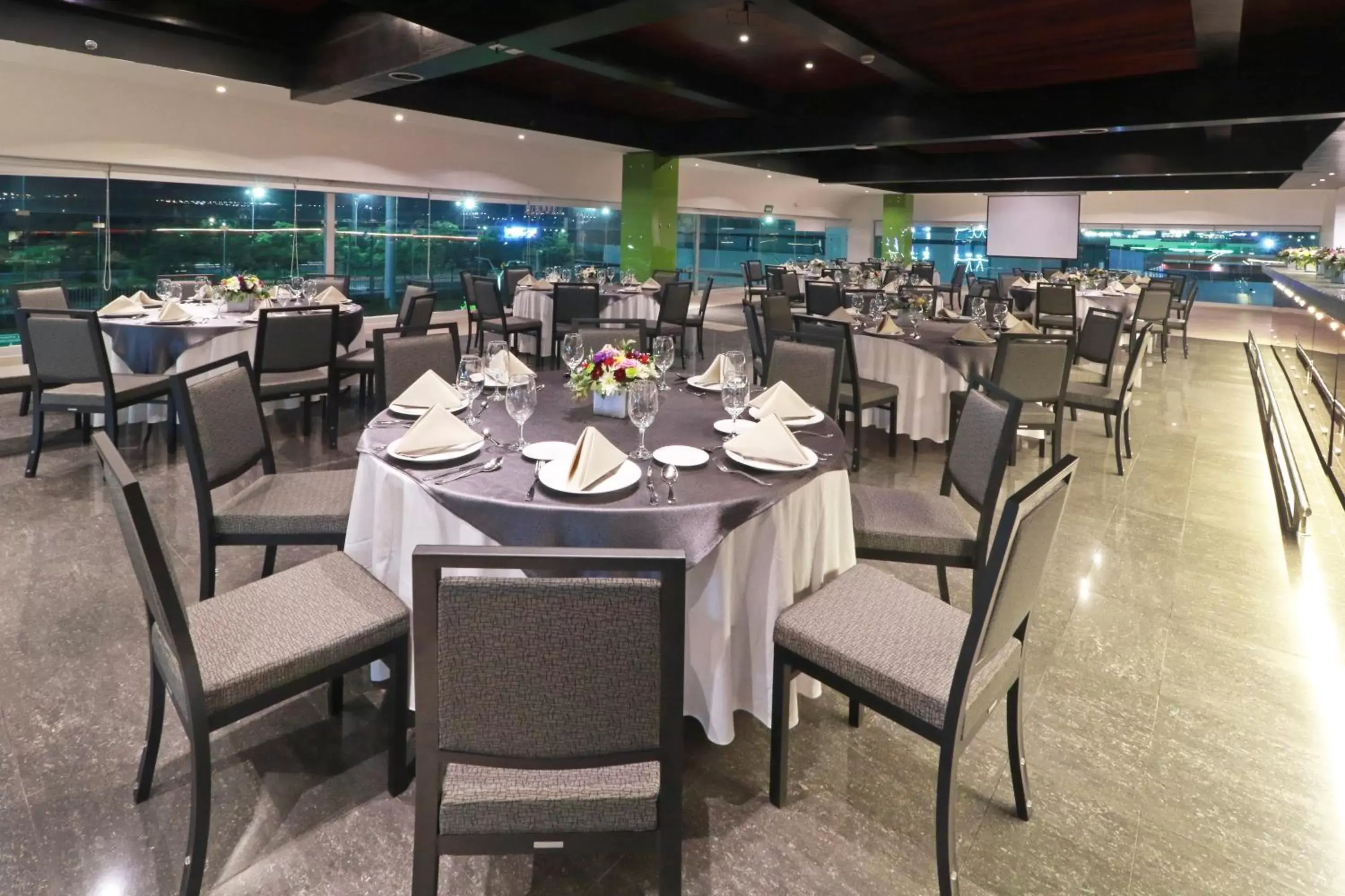 Banquet/Function facilities, Restaurant/Places to Eat in Holiday Inn Queretaro Zona Krystal, an IHG Hotel