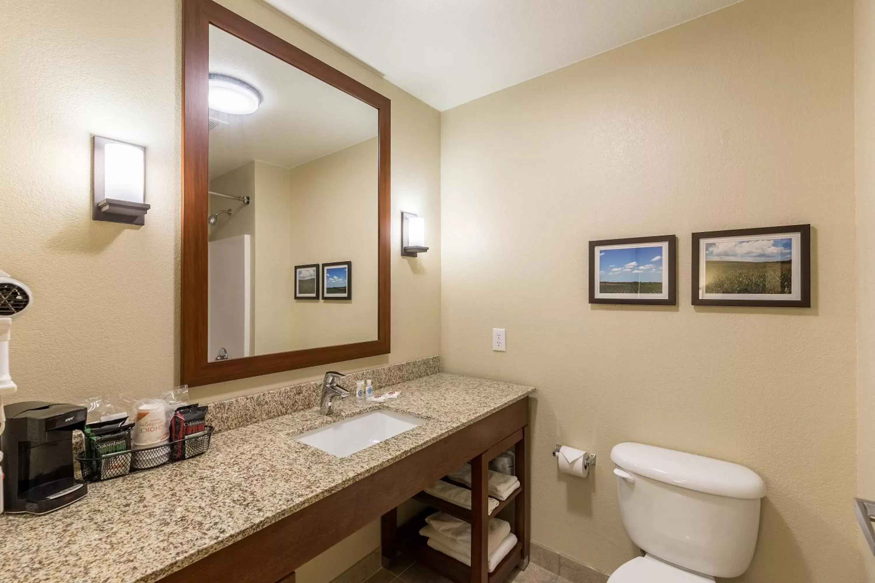 Bathroom in Comfort Suites Burlington