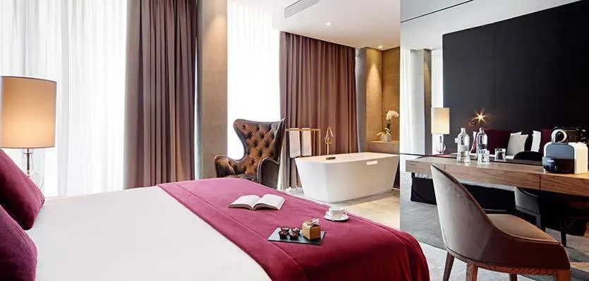 Photo of the whole room, Bed in Grand Hotel Campione