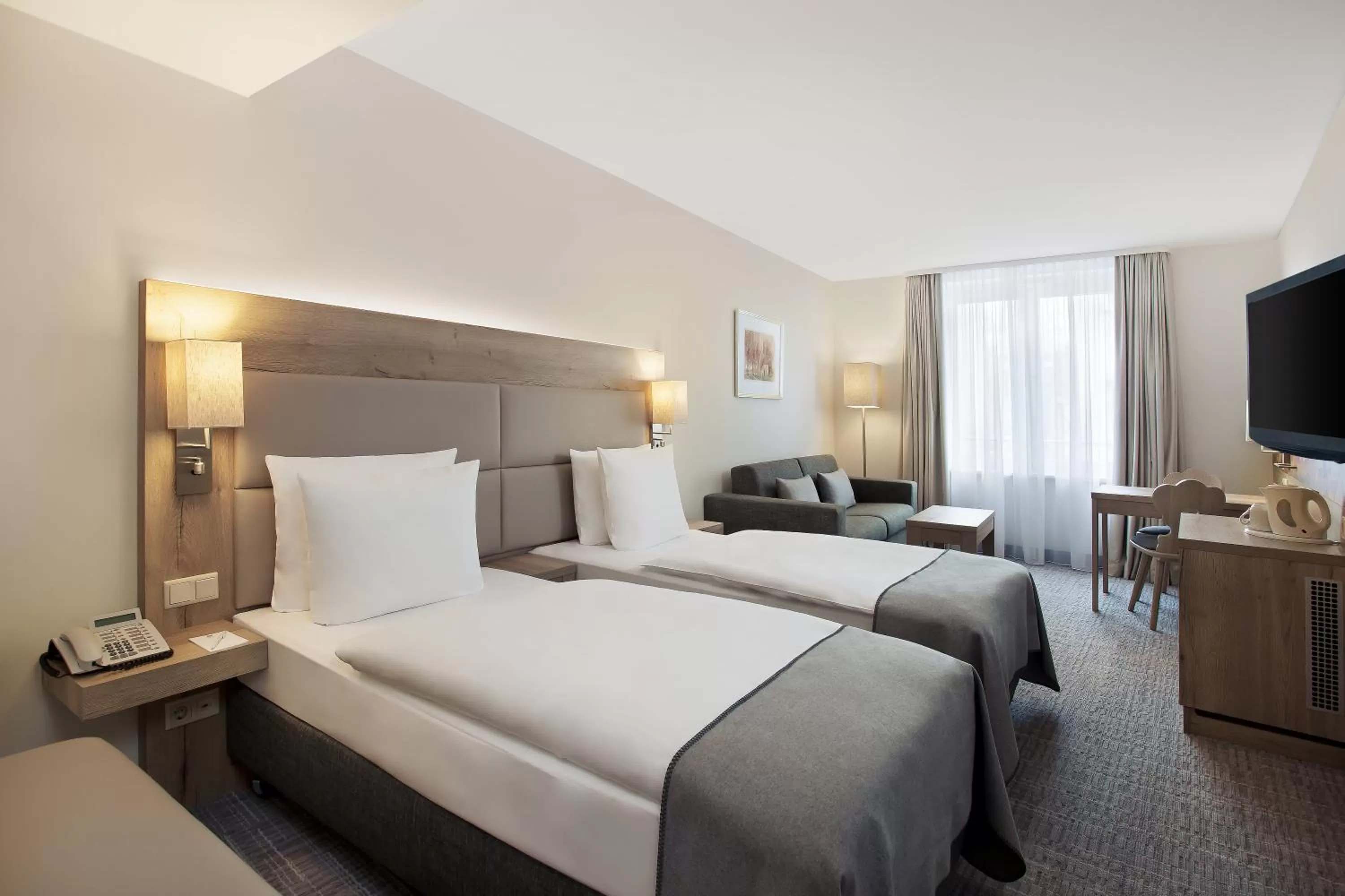 Photo of the whole room, Bed in Holiday Inn Nürnberg City Centre by IHG