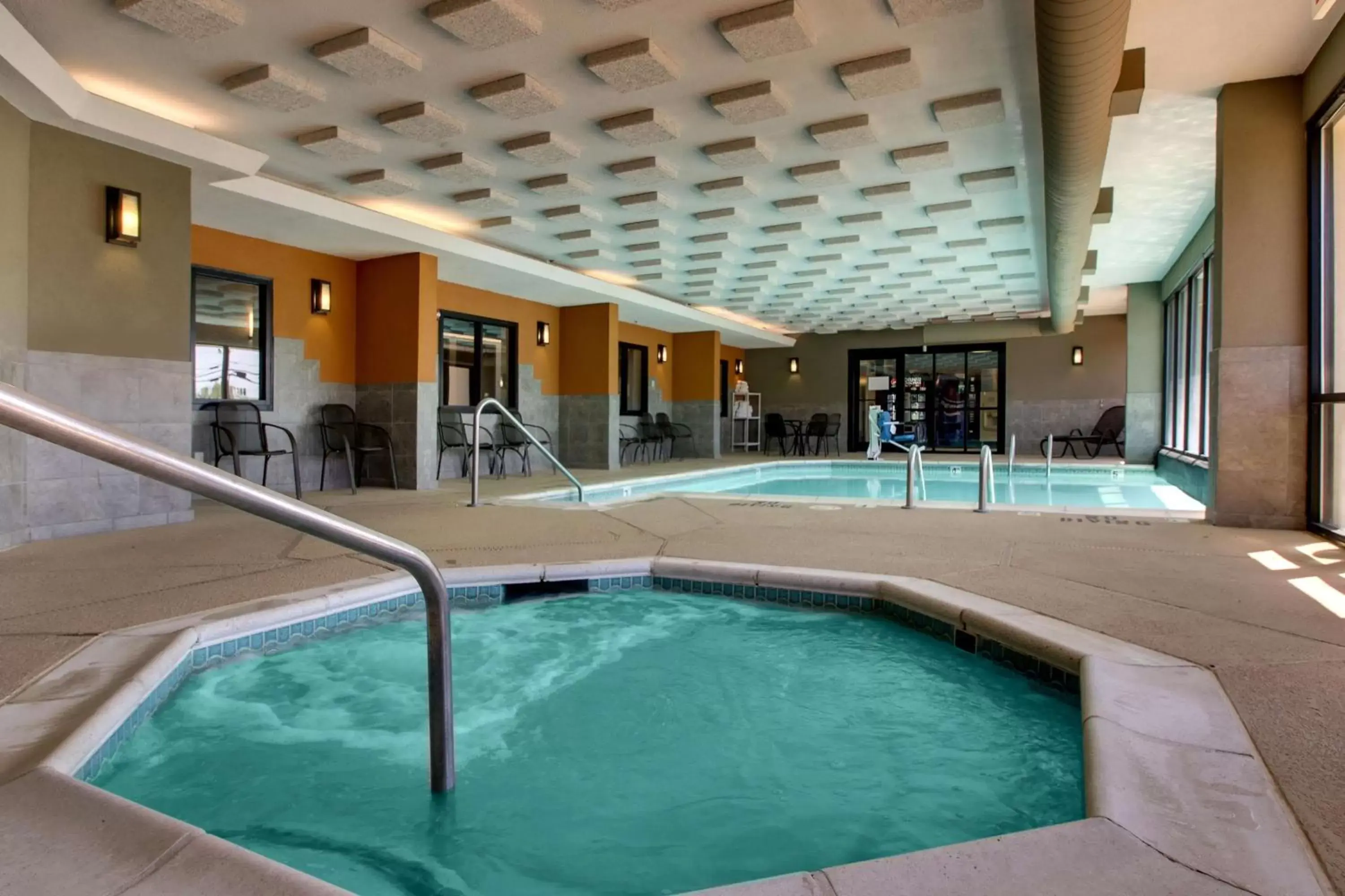 Activities, Swimming Pool in Drury Inn & Suites Greensboro