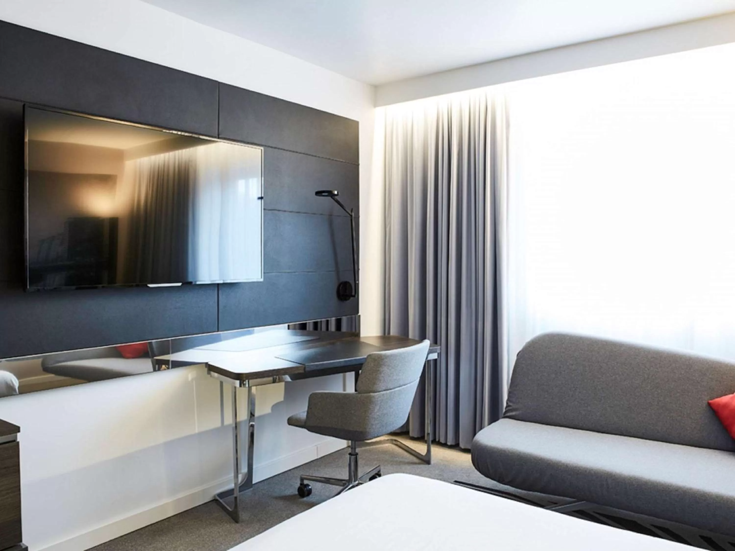 Photo of the whole room in Novotel York Centre