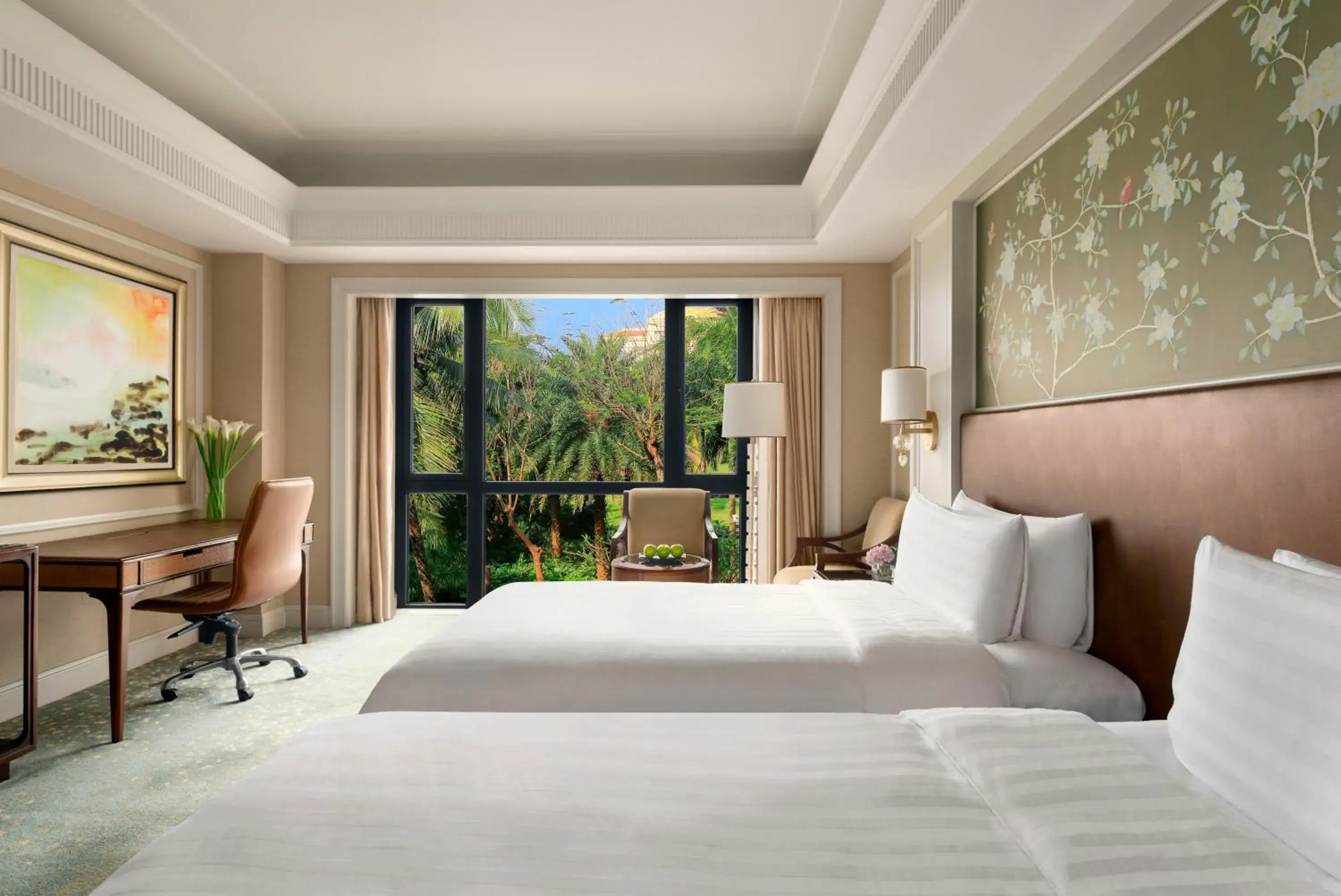 Photo of the whole room, Bed in Grand Hotel Haikou (soon to be Fairmont Haikou)