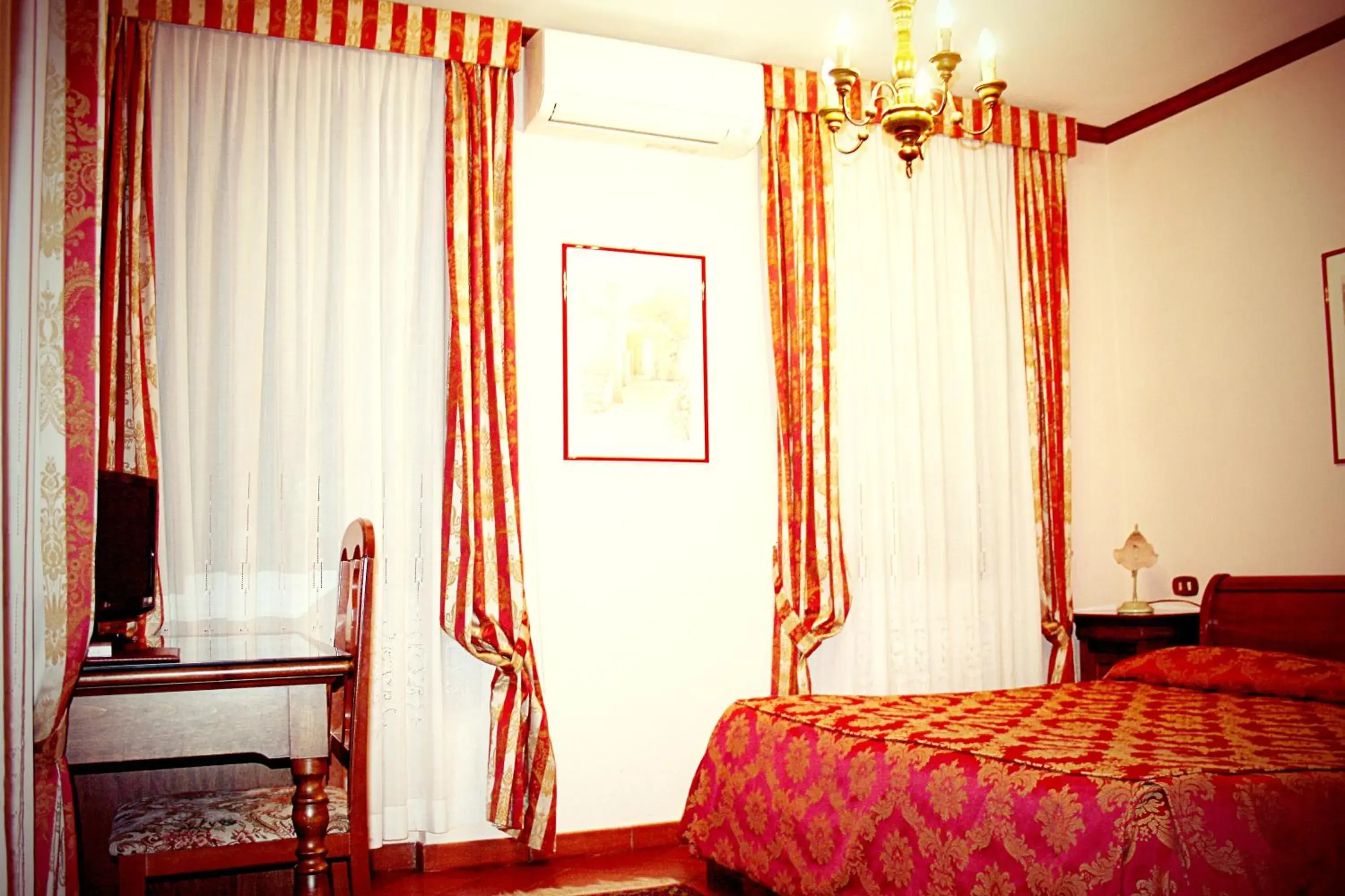 Bedroom, Bed in Park Hotel Villa Giustinian