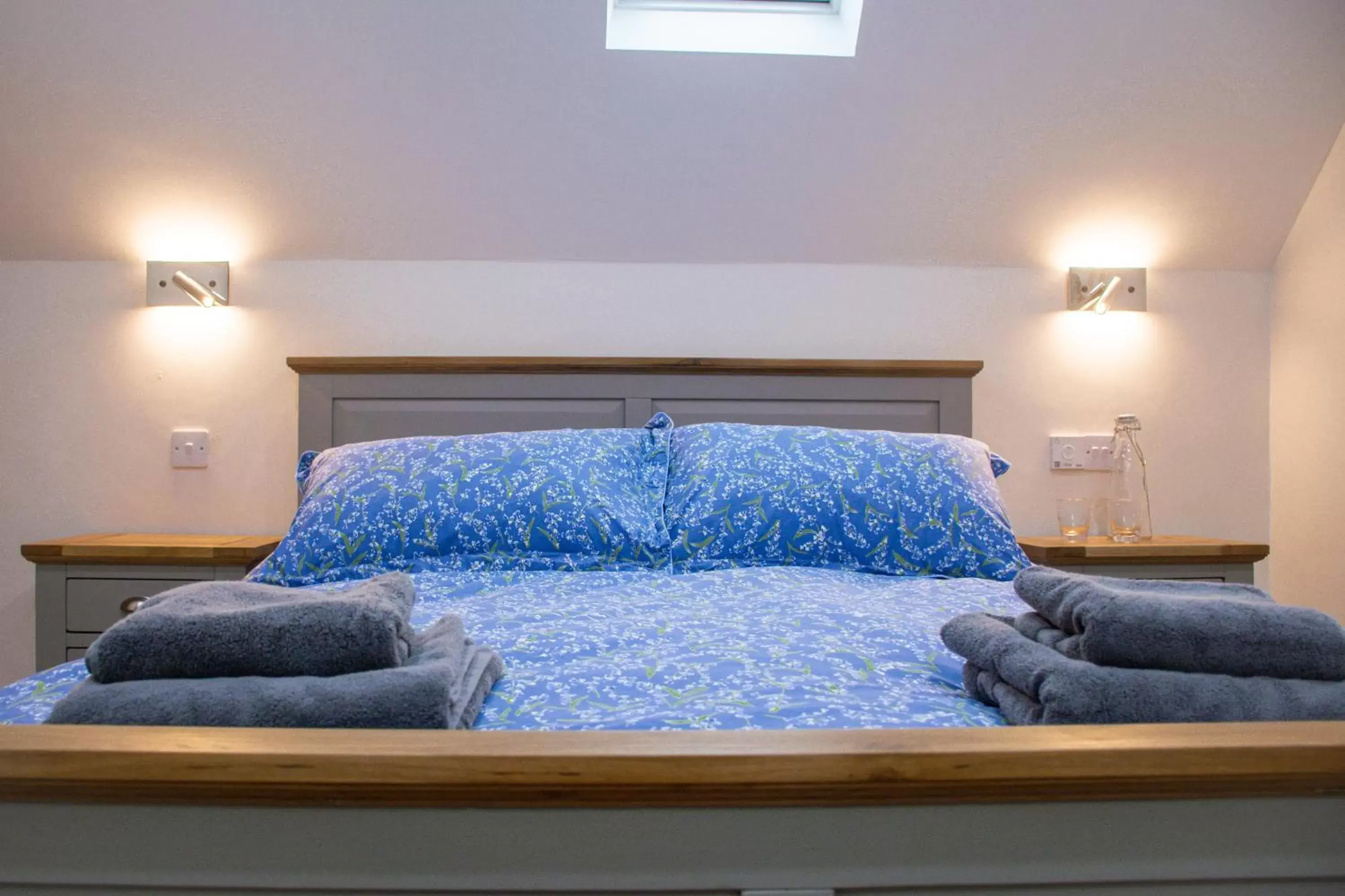 Bed in Wayfarers Lodge