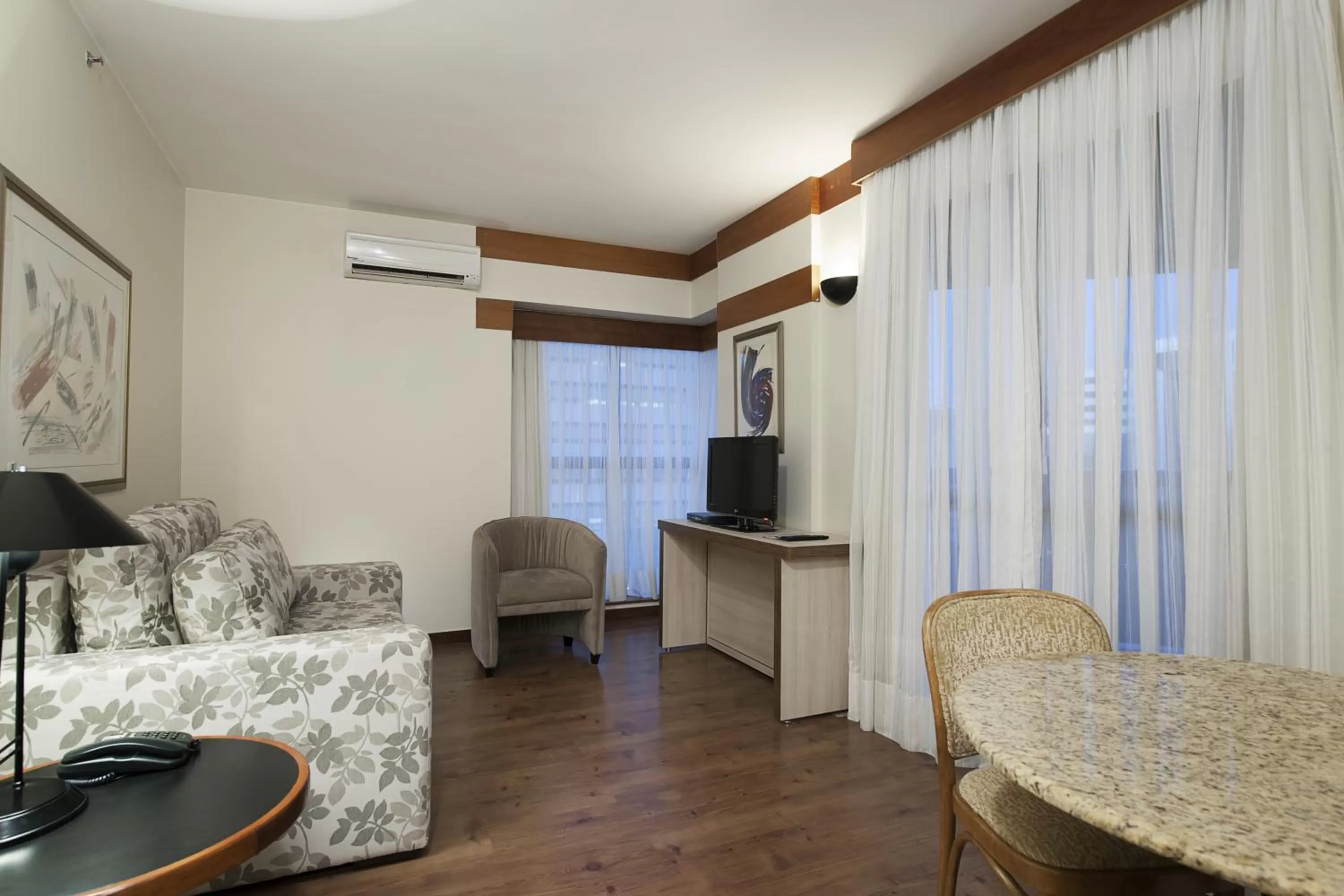 Seating area in Metropolitan Hotel Brasília