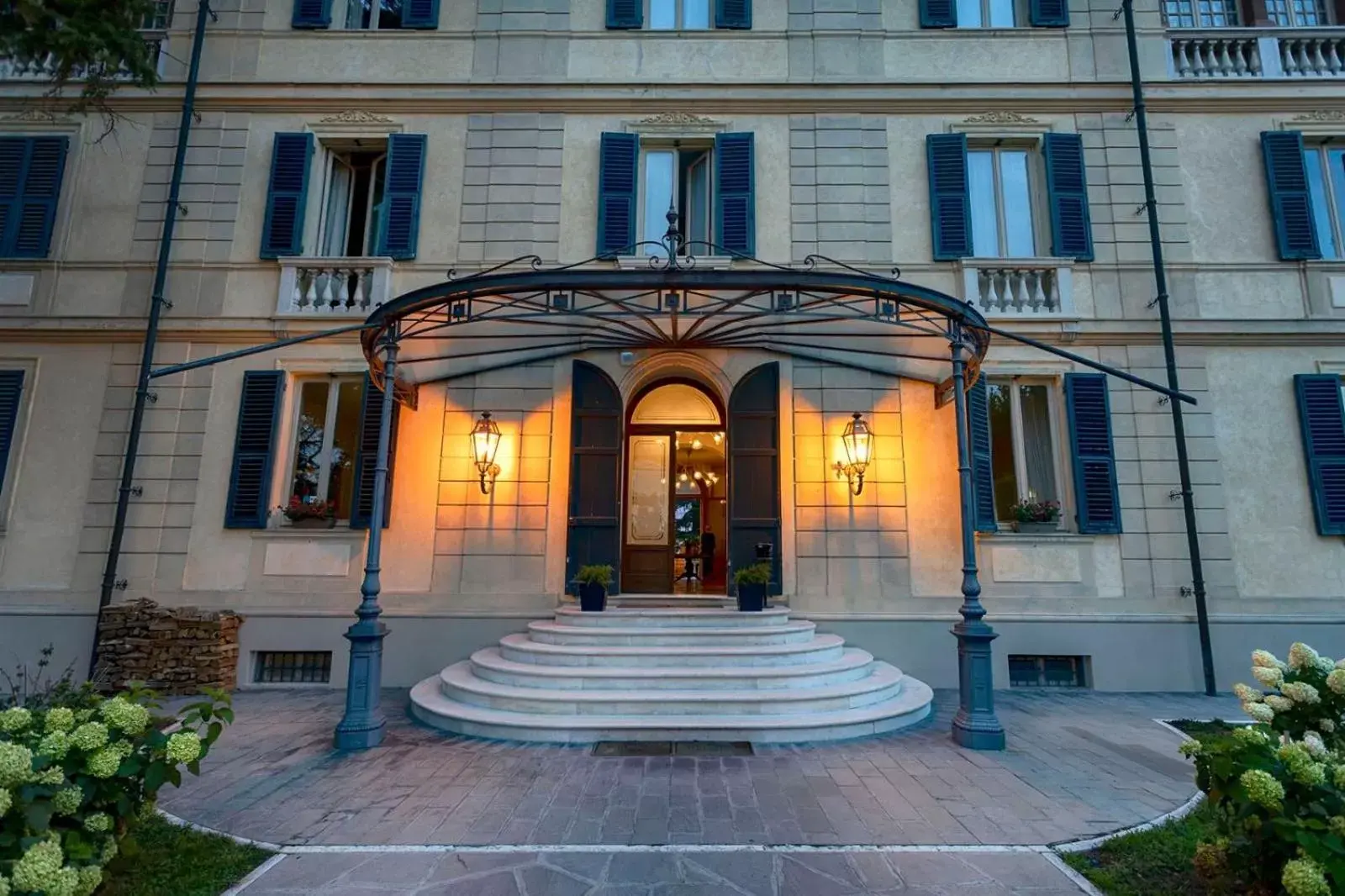 Facade/entrance in Hotel Villa La Bollina