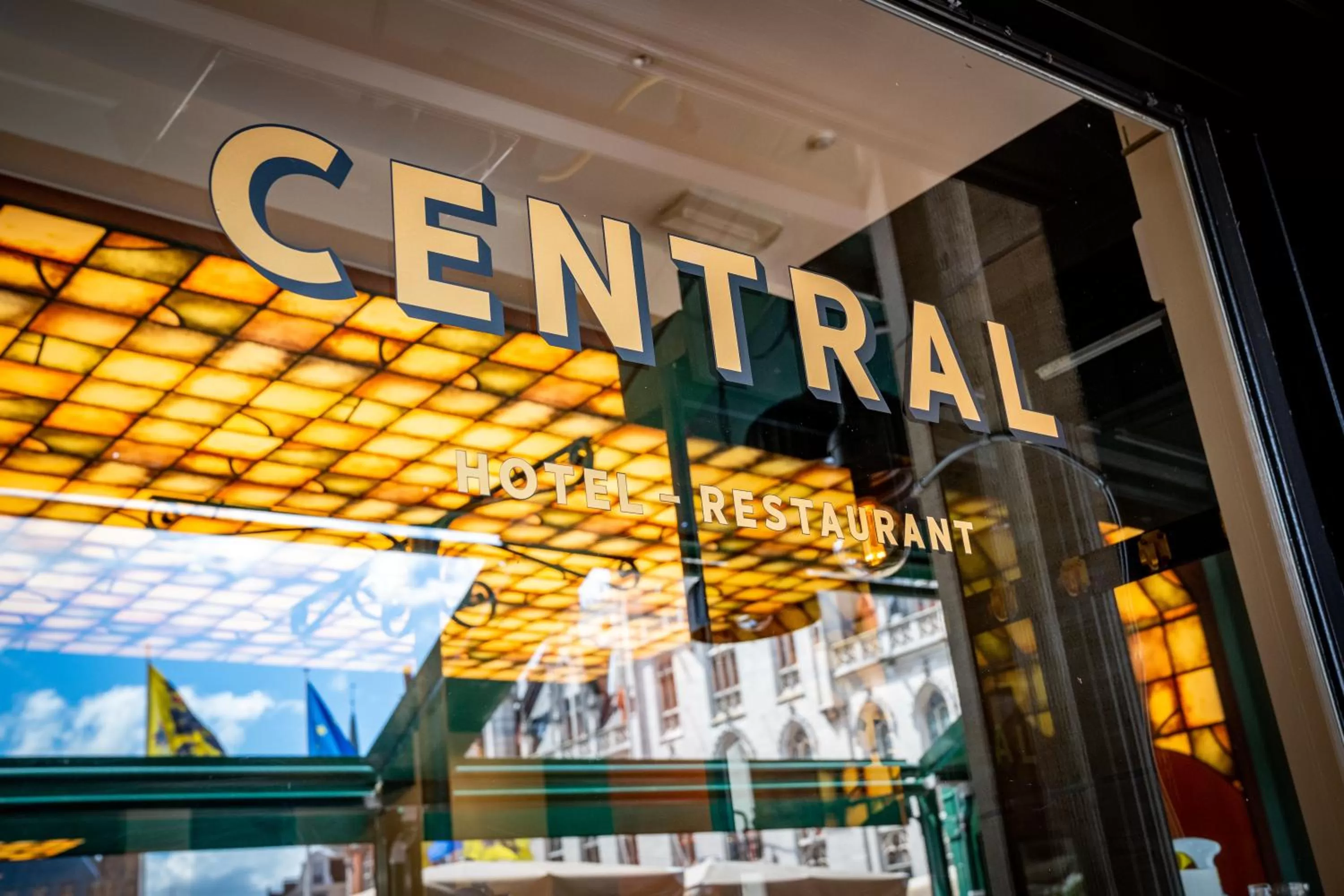 Restaurant/places to eat in Hotel Central