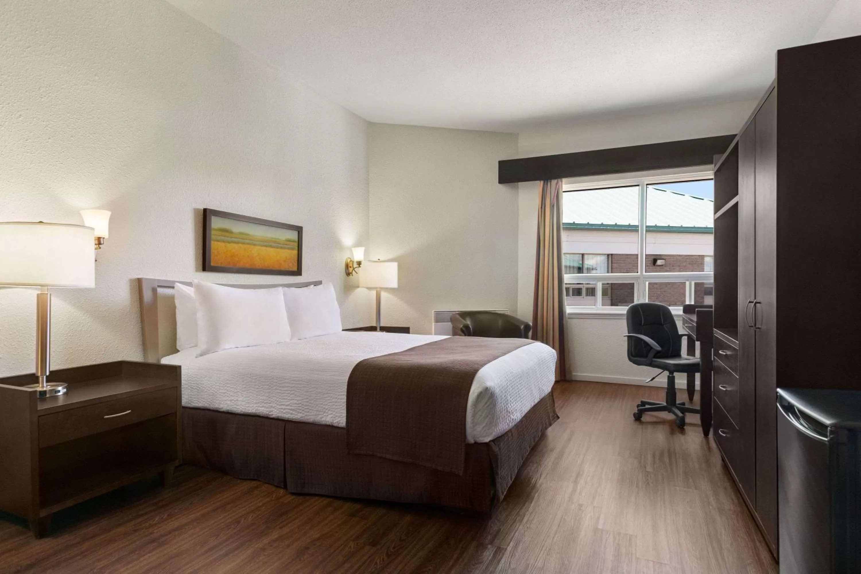 Photo of the whole room, Bed in Days Inn by Wyndham Montmagny