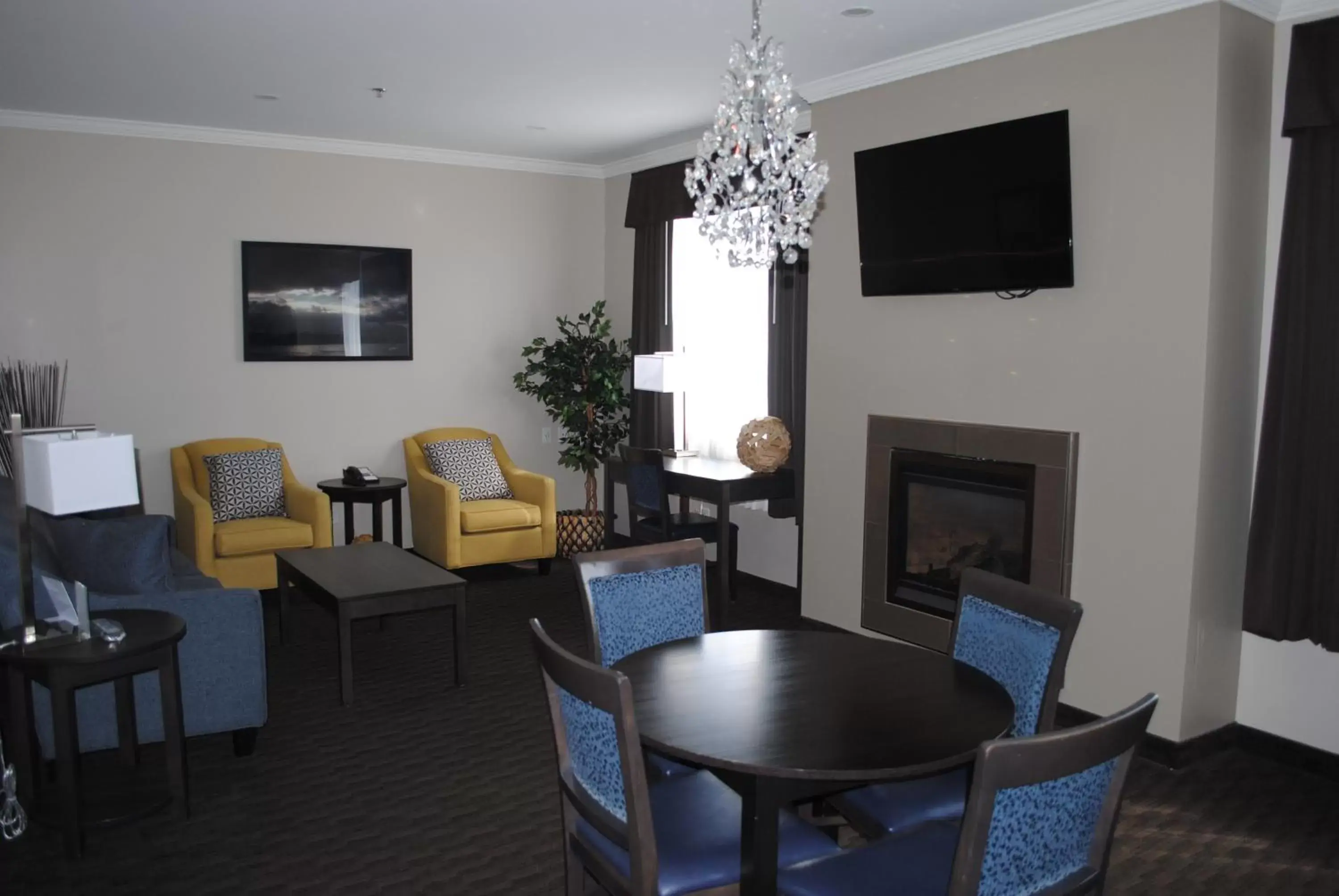 Other, Dining Area in Days Inn & Suites by Wyndham Lindsay