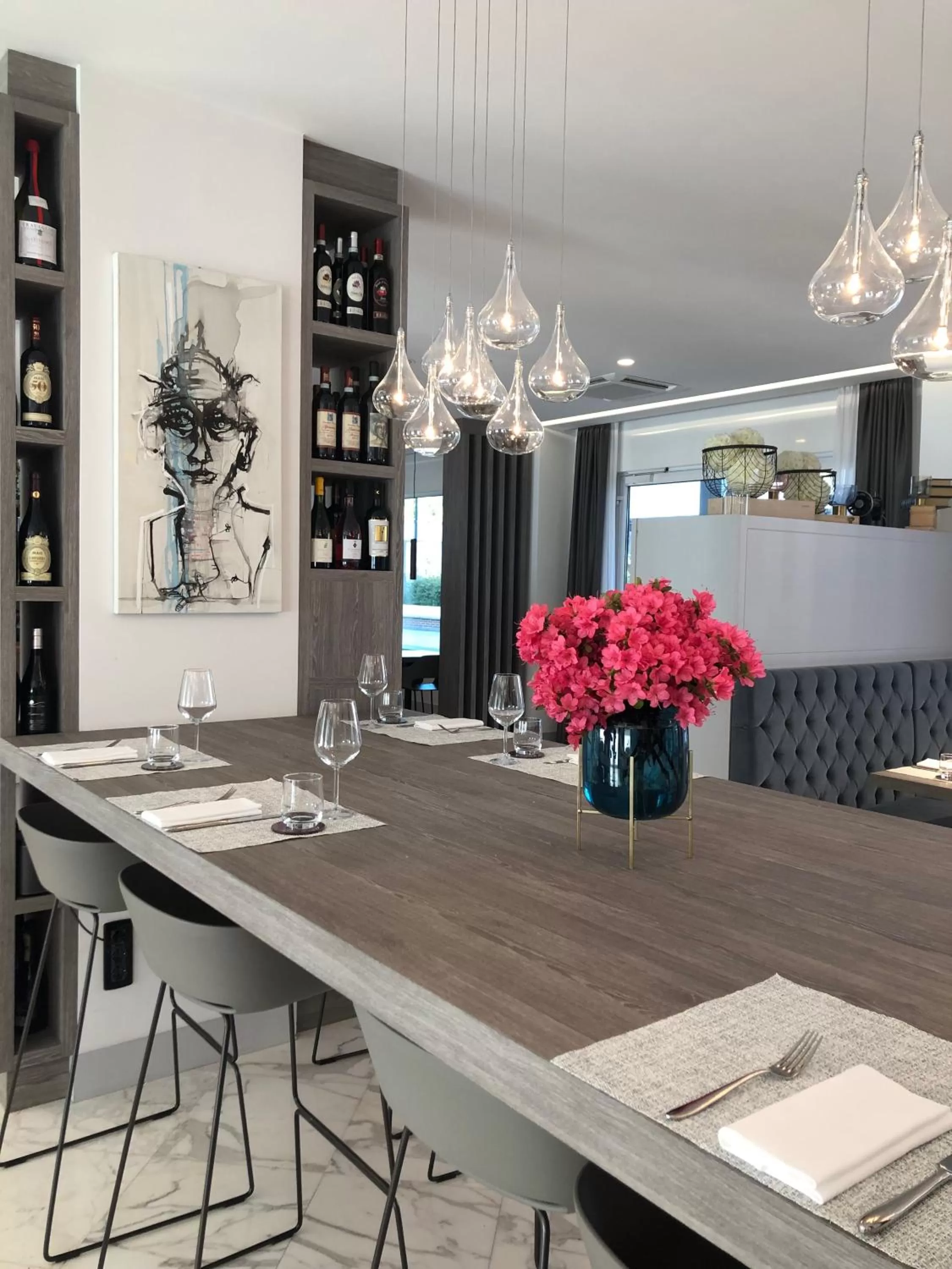 Restaurant/places to eat in Agora' Palace Hotel