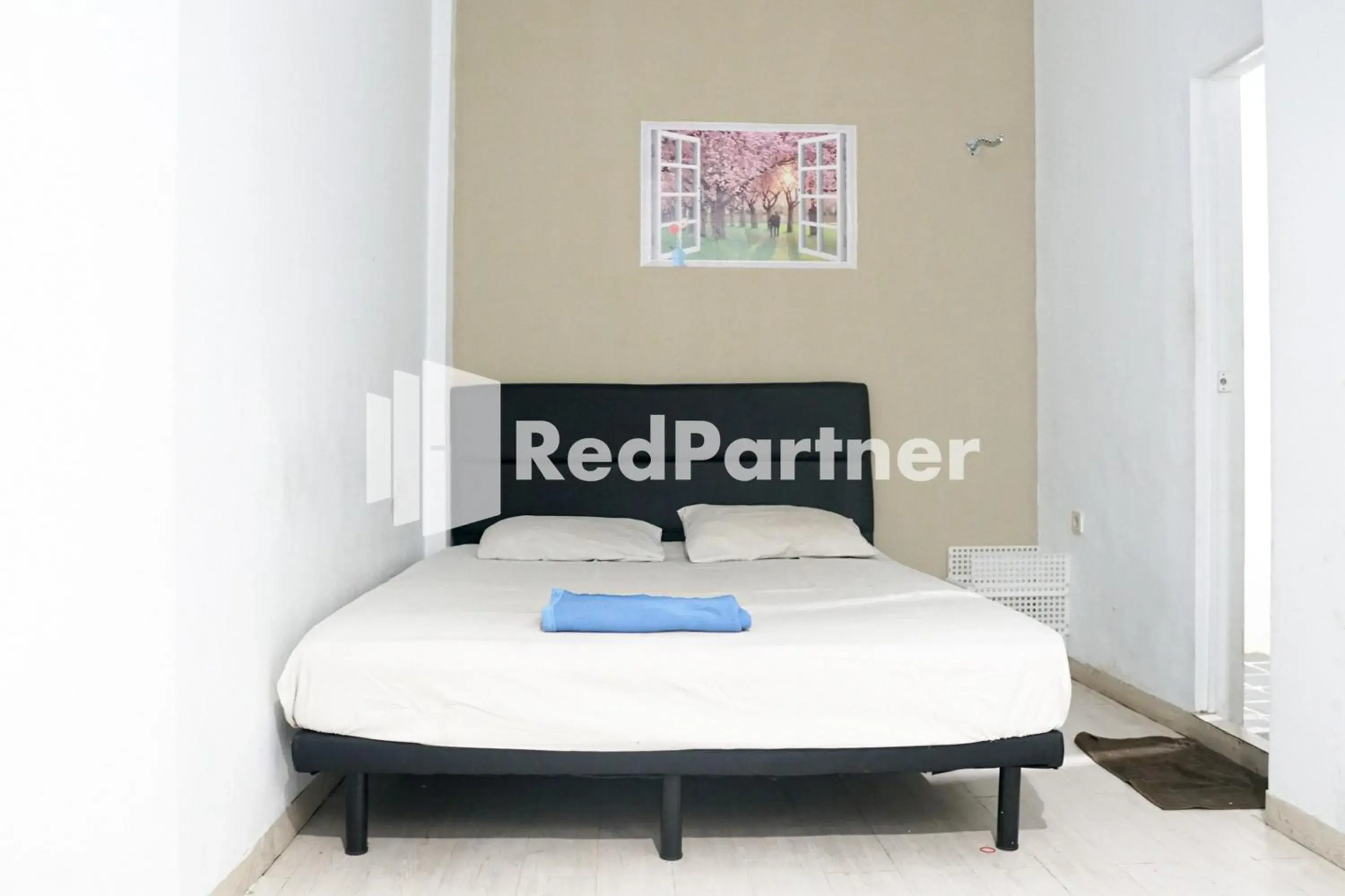 Bedroom, Bed in Cosmo Harmoni RedPartner