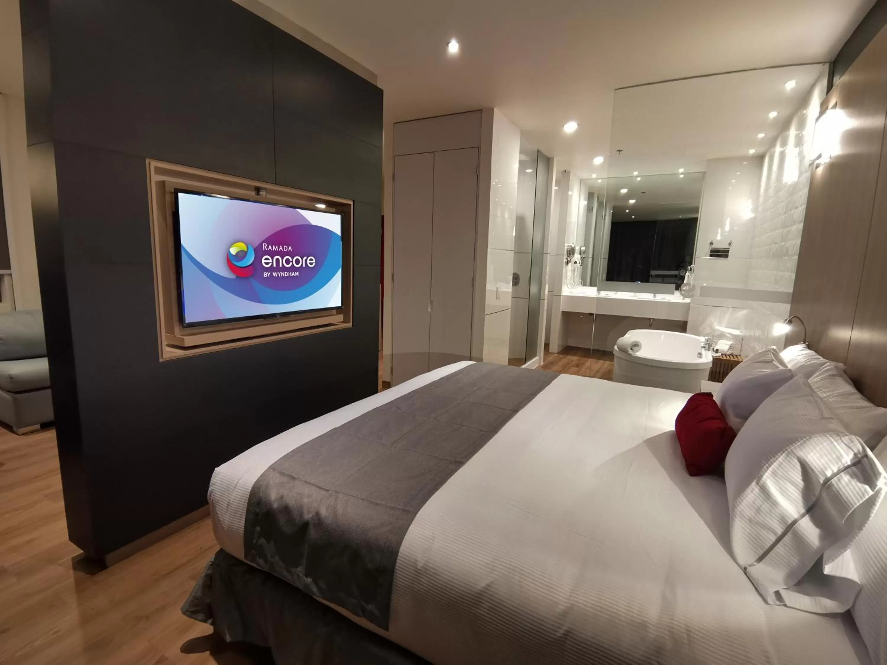 Photo of the whole room, Bed in Ramada Encore by Wyndham Monterrey Apodaca Zona Aeropuerto