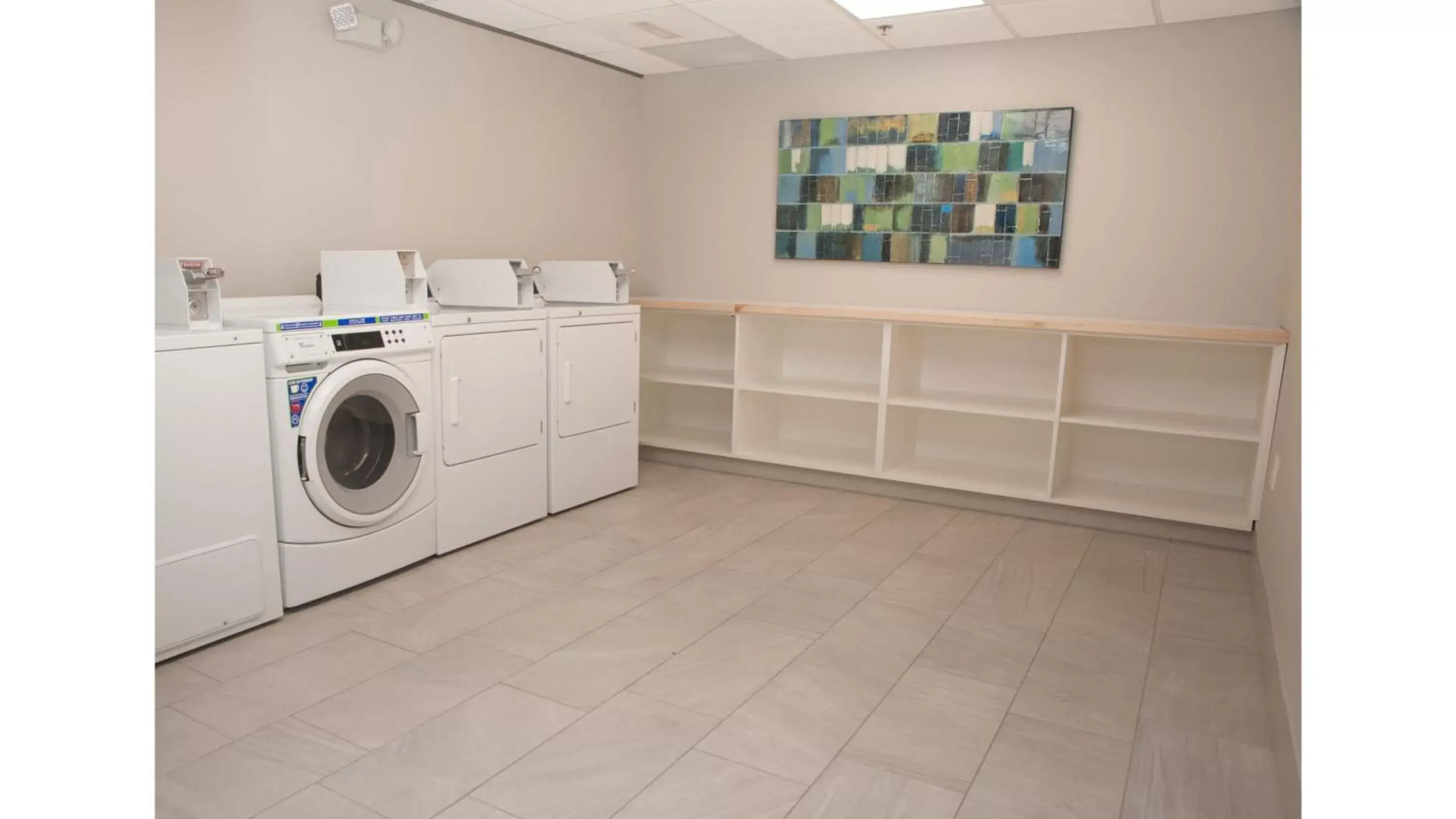 Other, Kitchen/Kitchenette in Holiday Inn Express Hotel & Suites Norfolk, an IHG Hotel