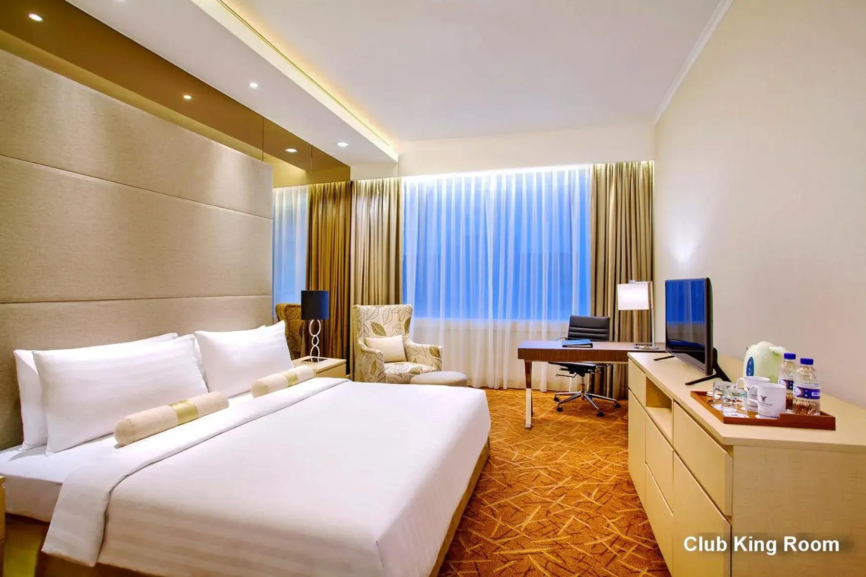 Bed in Menara Peninsula Hotel