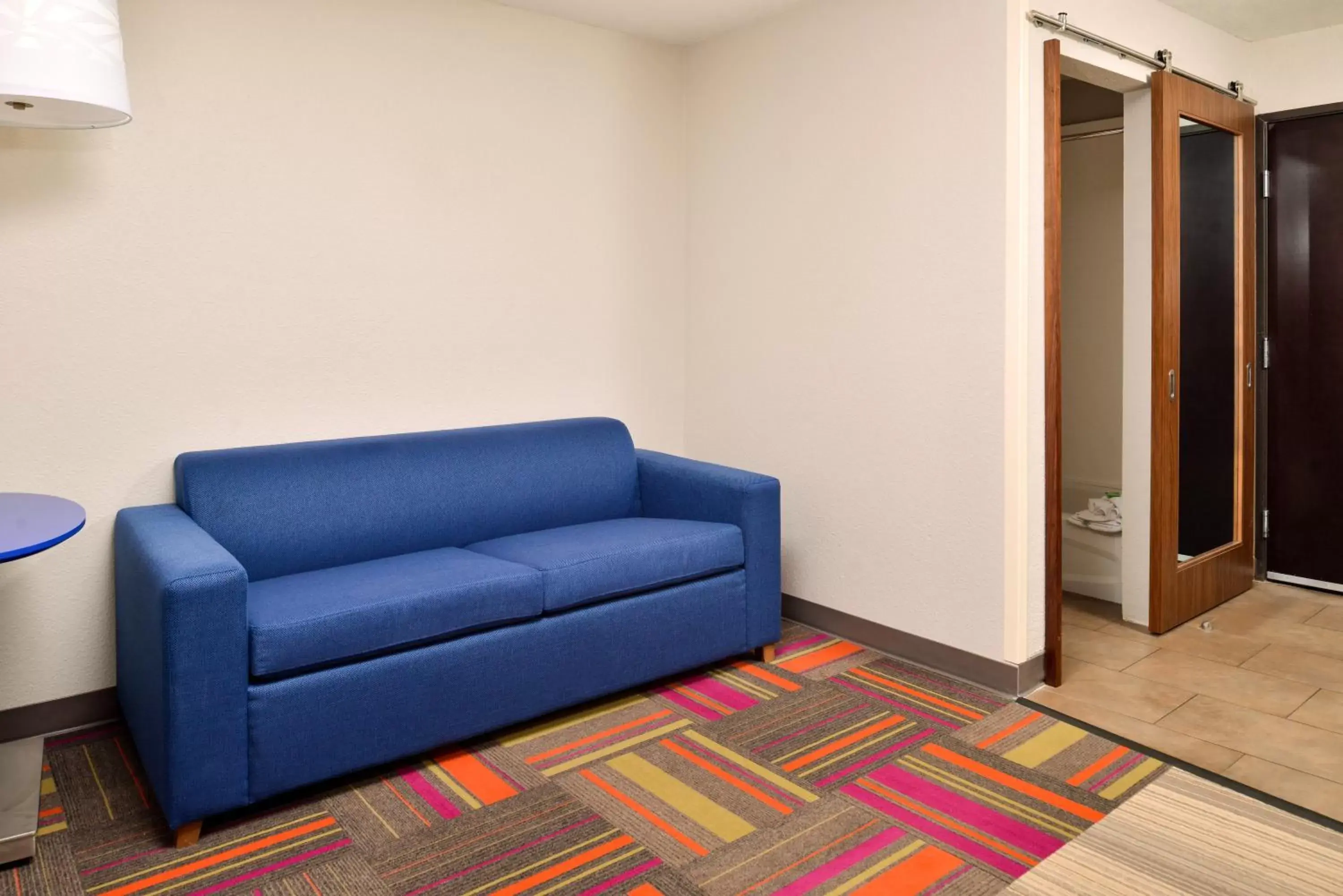 Bedroom, Seating Area in Holiday Inn Express Hotel & Suites North Kansas City, an IHG Hotel